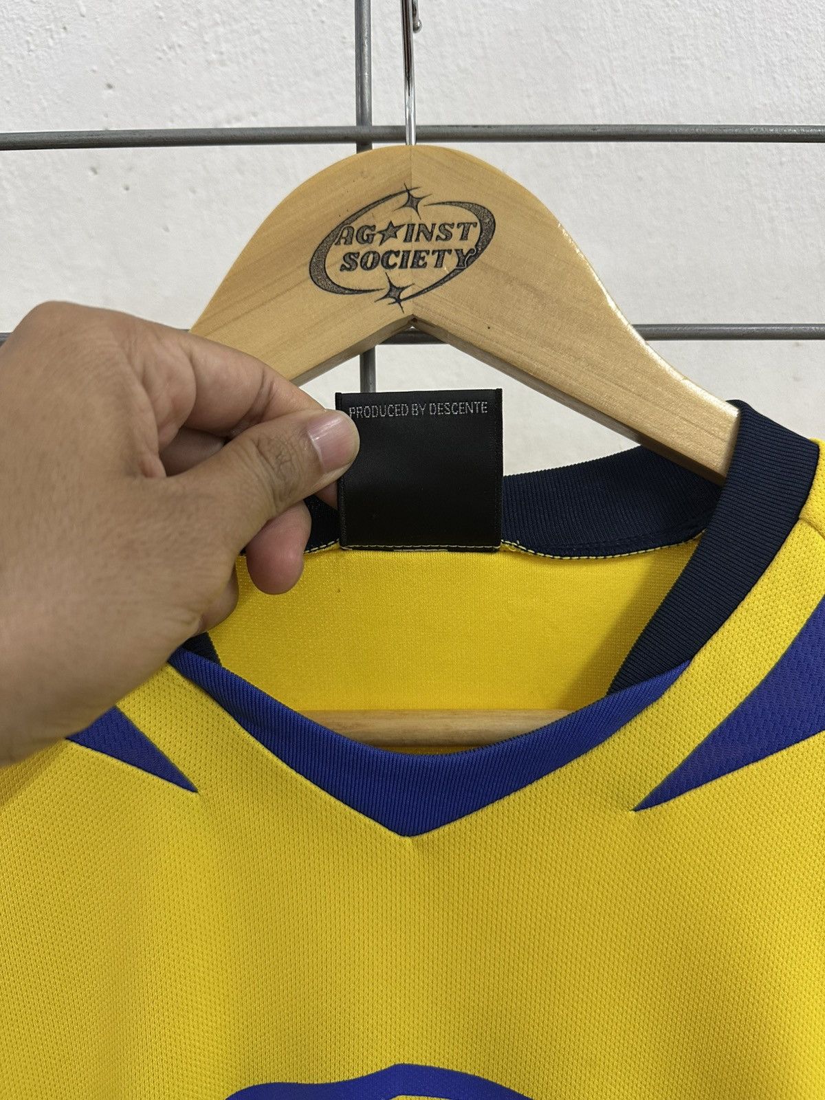 Umbro Rare Vintage Umbro Sweden Colourway Jersey By Descente Size US M / EU 48-50 / 2 - 6 Thumbnail