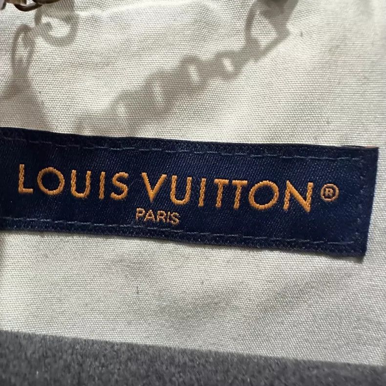 Louis Vuitton Louis Vuitton Washed blue embossed presbyopic logo short-sl Size US XS / EU 42 / 0 - 5 Thumbnail