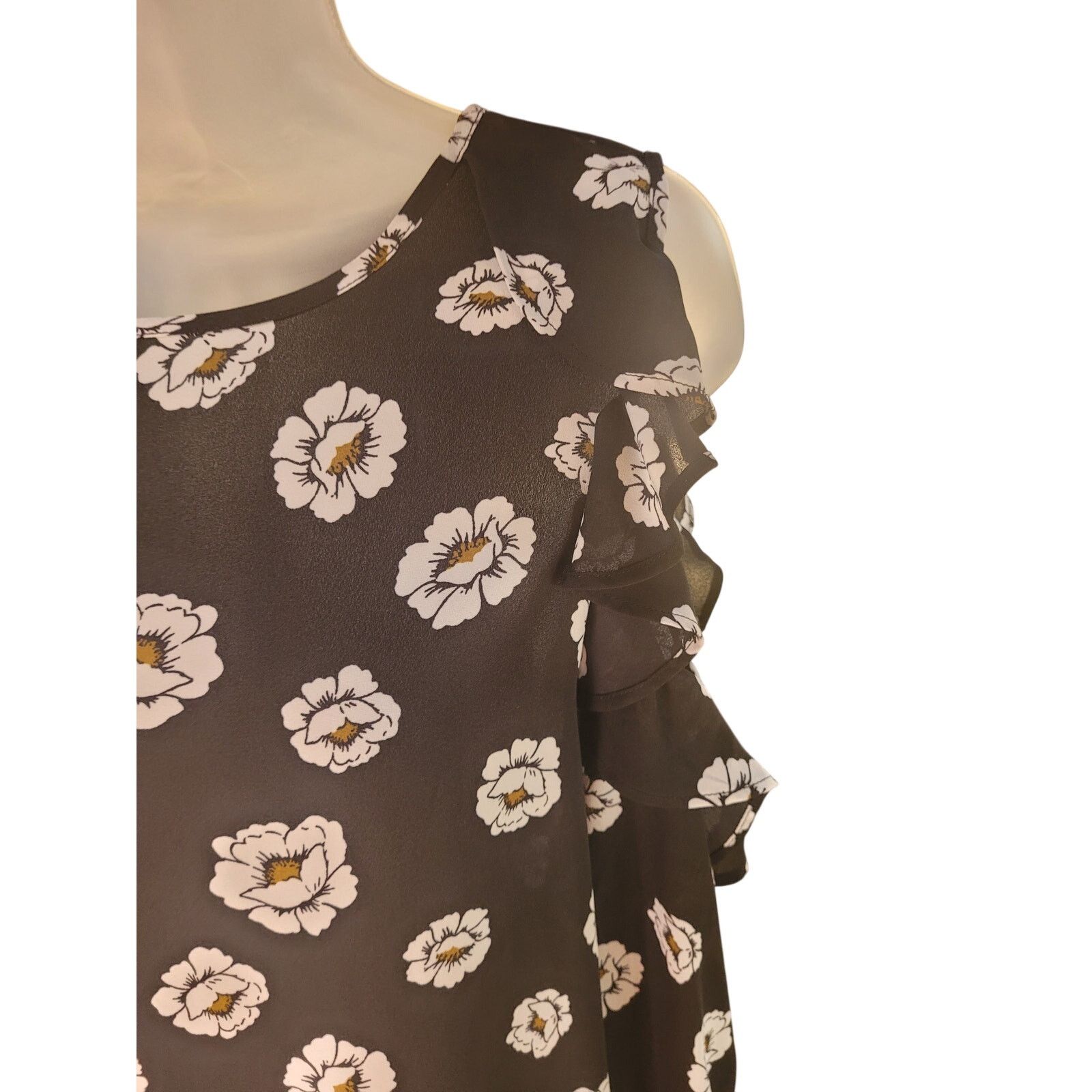 Ann Taylor Ann Taylor Shoulder Cutout Top Black Floral Long Slvs Sz M Size M / US 6-8 / IT 42-44 - 3 Thumbnail