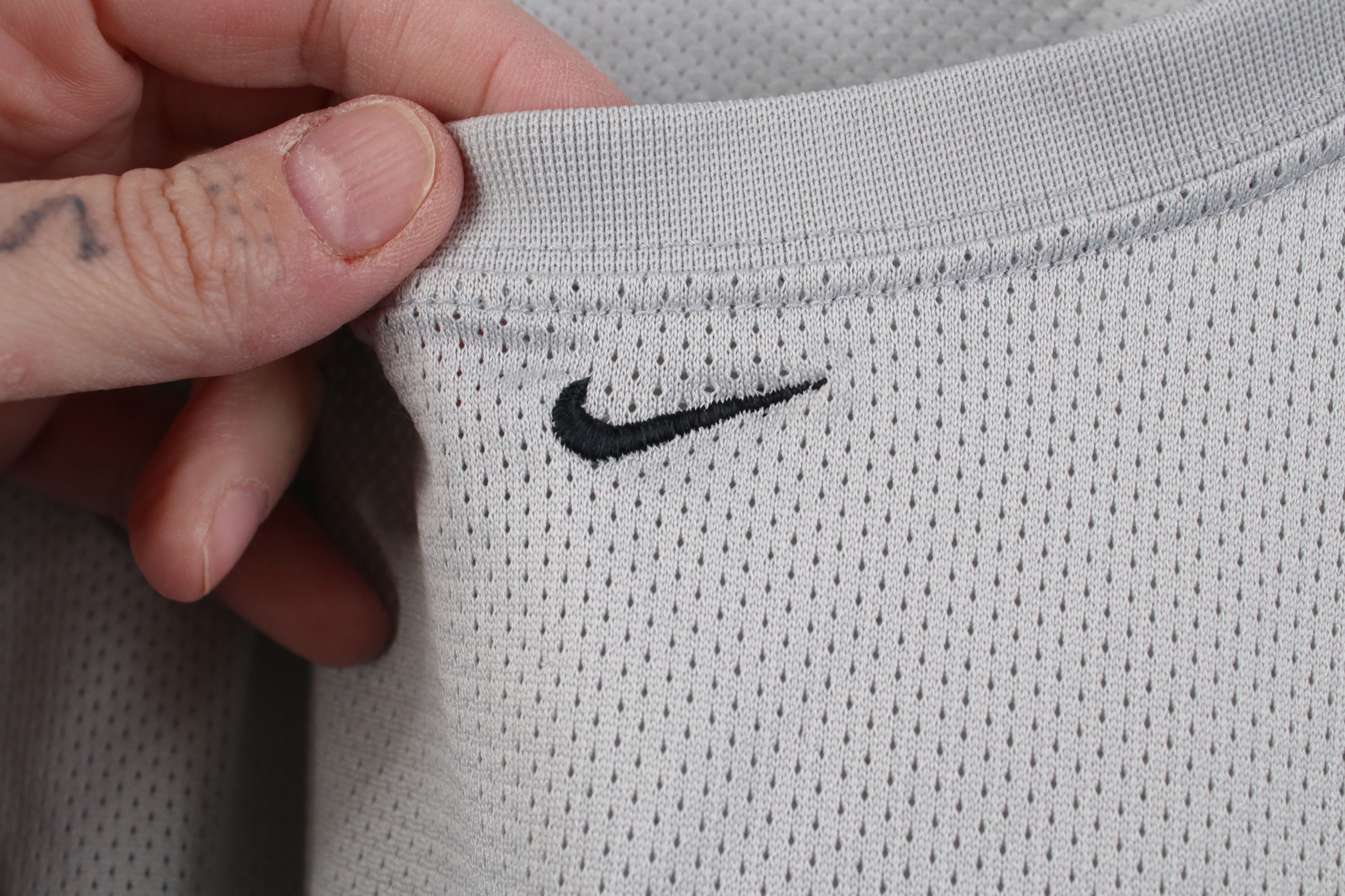Nike Vintage Nike Center Swoosh Mesh Sleeveless Muscle T-Shirt Size US L / EU 52-54 / 3 - 4 Thumbnail
