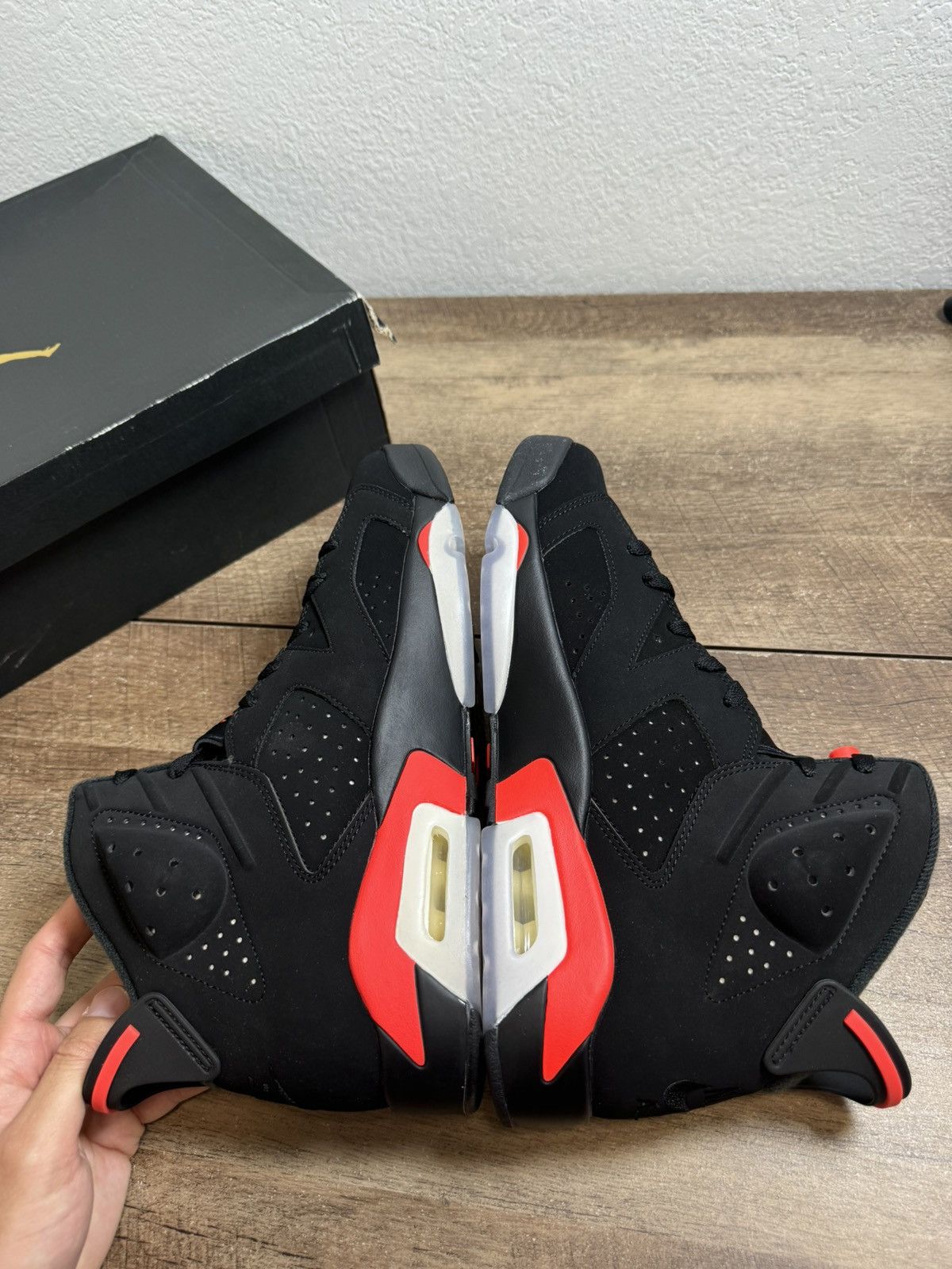Jordan Brand Nike Air Jordan 6 Retro 2019 Black Infrared Men’s Size 11.5 Size US 11.5 / EU 44-45 - 5 Thumbnail
