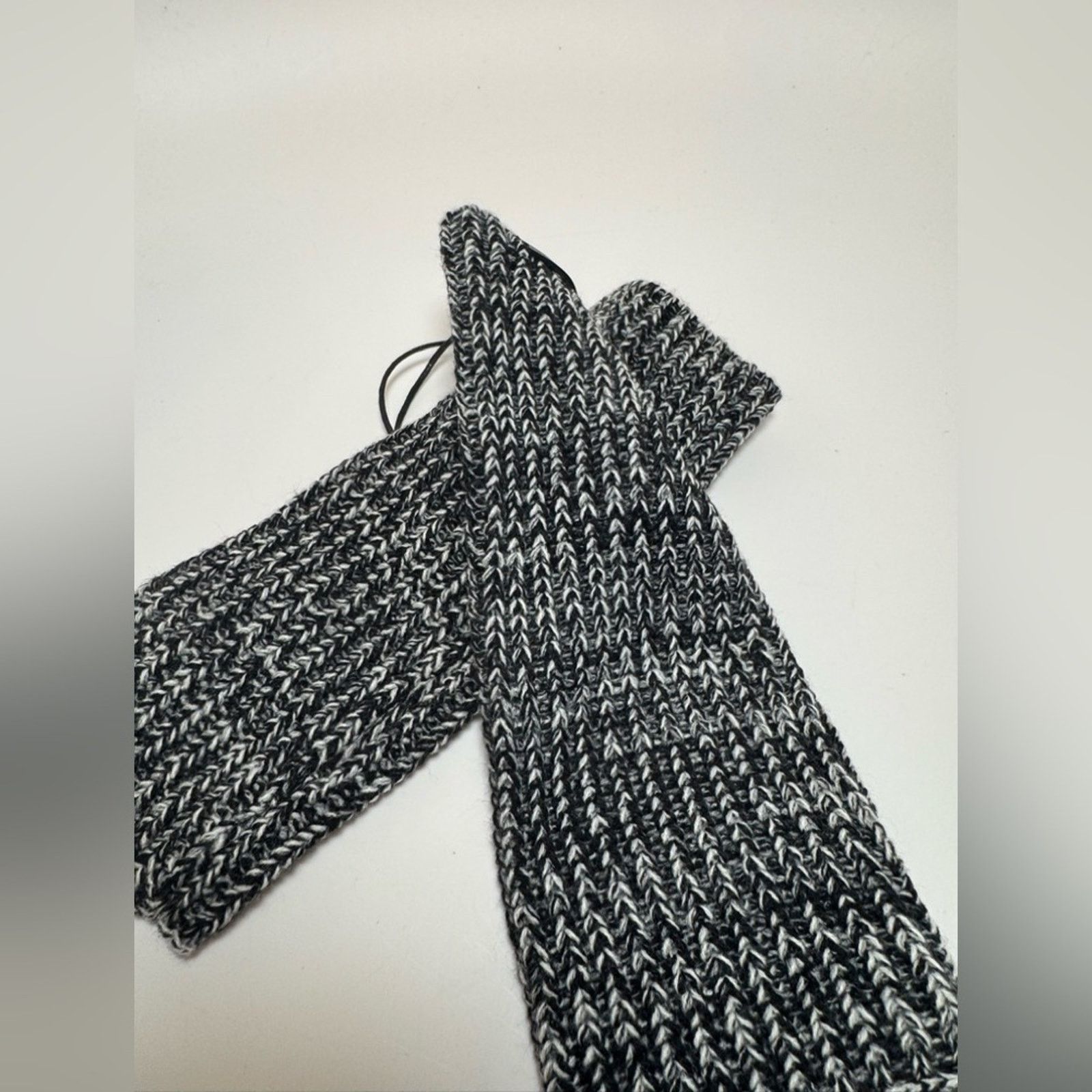Rebecca Minkoff Rebecca Minkoff Grey Arm Warmers Winter Fashion NWT Size ONE SIZE - 4 Thumbnail