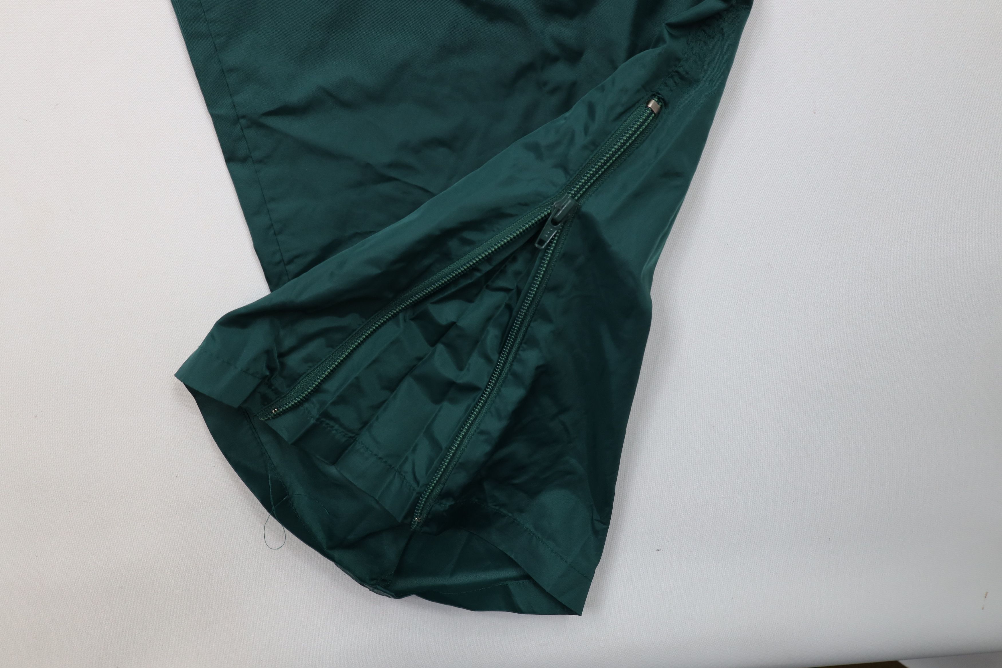 Vintage × Woolrich Woolen Mills Vintage 90s Woolrich Wide Leg Windbreaker Pants Green Nylon Size US 40 / EU 56 - 5 Thumbnail