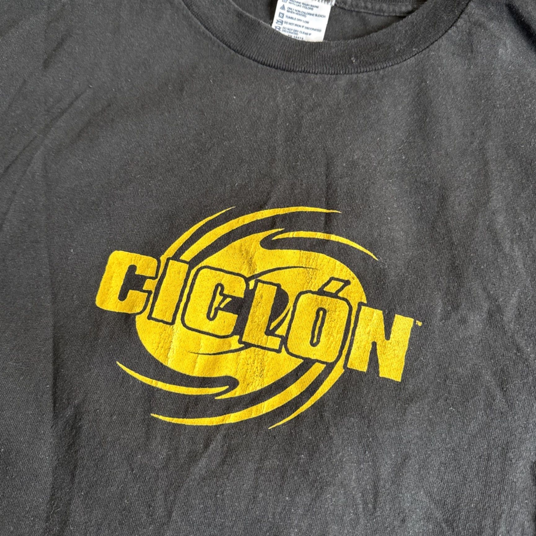 Gildan VINTAGE Bacardi Ciclon T-Shirt Men L Black Yellow Tequila Spiked Rum Y2K Mens Size US L / EU 52-54 / 3 - 2 Thumbnail