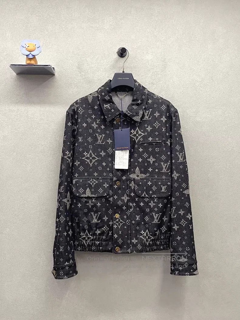 Louis Vuitton Louis Vuitton Full logo short sleeve shirt Size US M / EU 48-50 / 2 - 1 Thumbnail