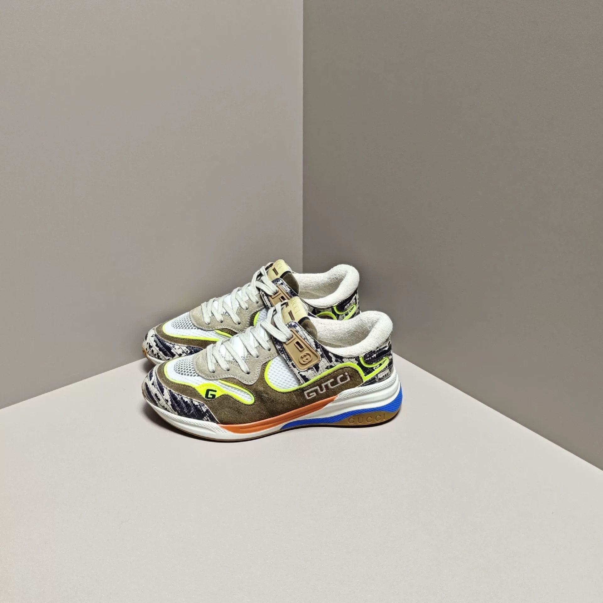 Gucci Gucci Casual Lowtop Sneakers us_7 Women Size US 7 / IT 37 - 1 Thumbnail