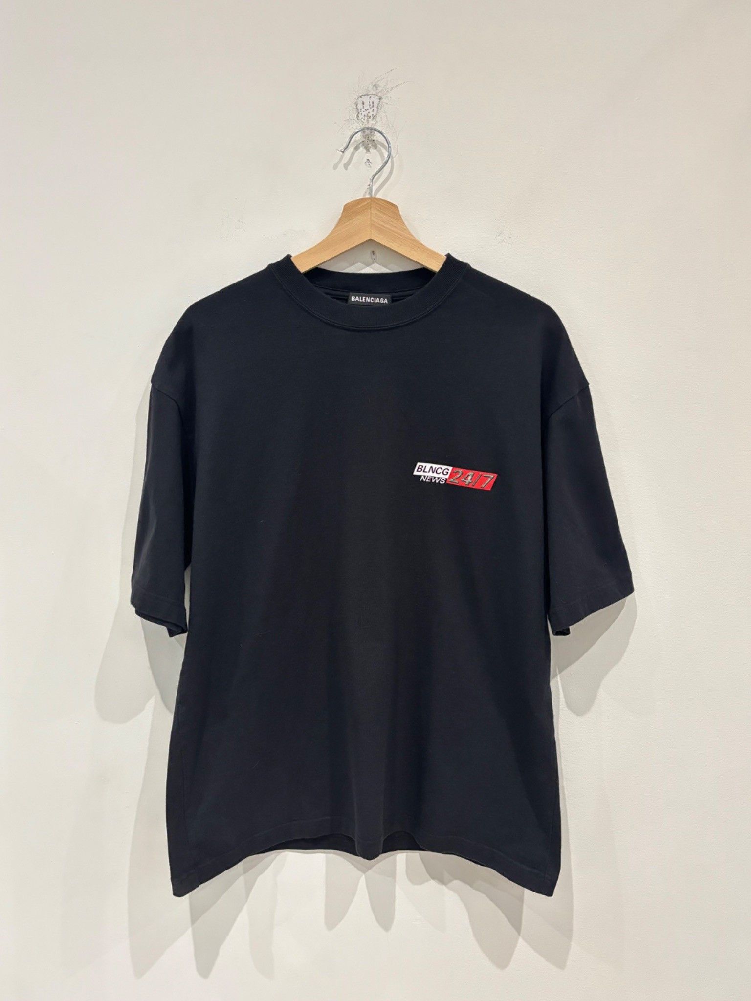 Balenciaga Balenciaga Logo-Print Oversize T-shirt Black Size US S / EU 44-46 / 1 - 1 Thumbnail