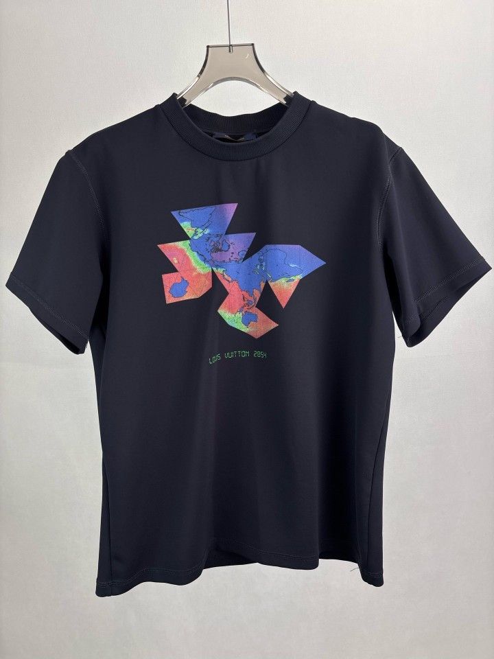 Louis Vuitton Louis Vuitton 2054 World Print T-Shirt Size XXL Size US XXL / EU 58 / 5 - 1 Thumbnail