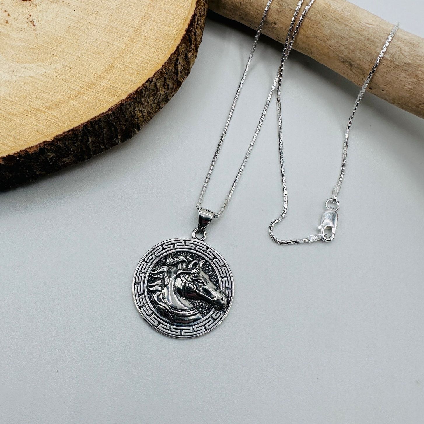 The Unbranded Brand Sterling Silver Horse Medallion Necklace Size ONE SIZE - 3 Thumbnail