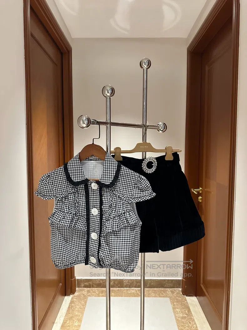 Miu Miu Miu Miu 36 Velvet shorts Size 22" - 2 Thumbnail