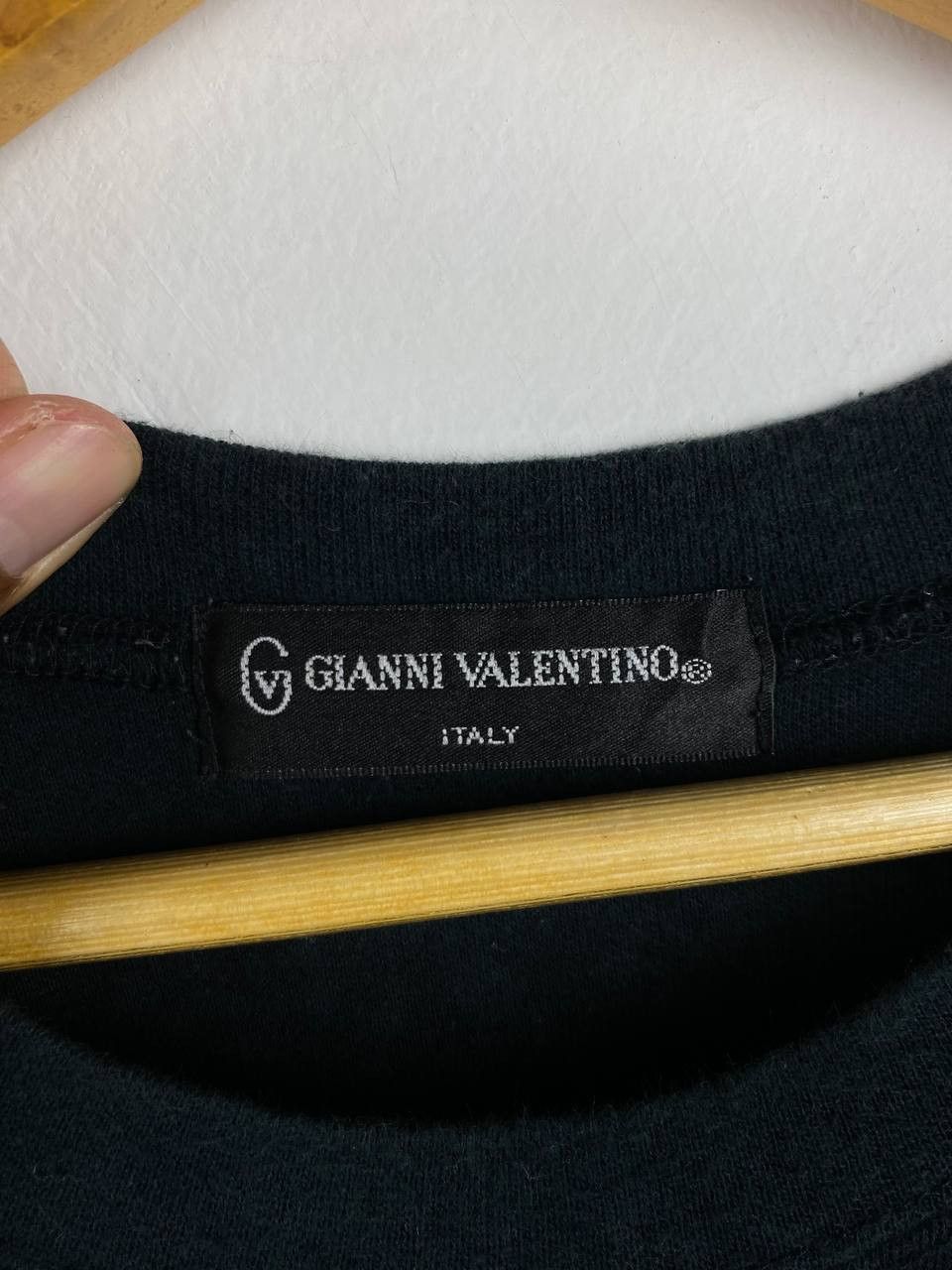 Gianni Valentino vintage gianni valentino longsleeves tee nice design Size US M / EU 48-50 / 2 - 5 Thumbnail