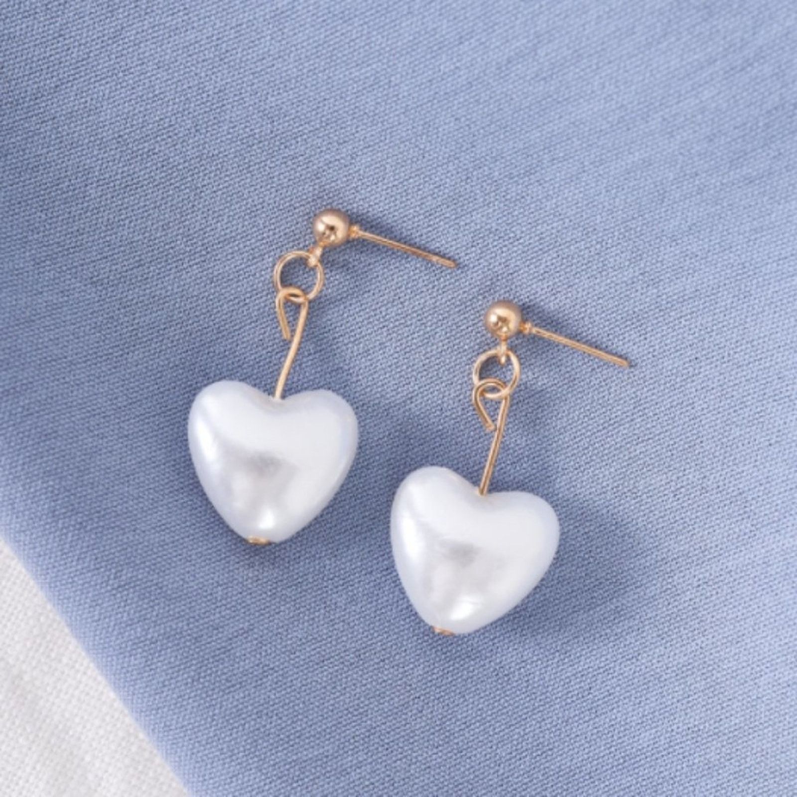 Other Gold Heart Shape Pearl Drop Earrings Size ONE SIZE - 1 Thumbnail