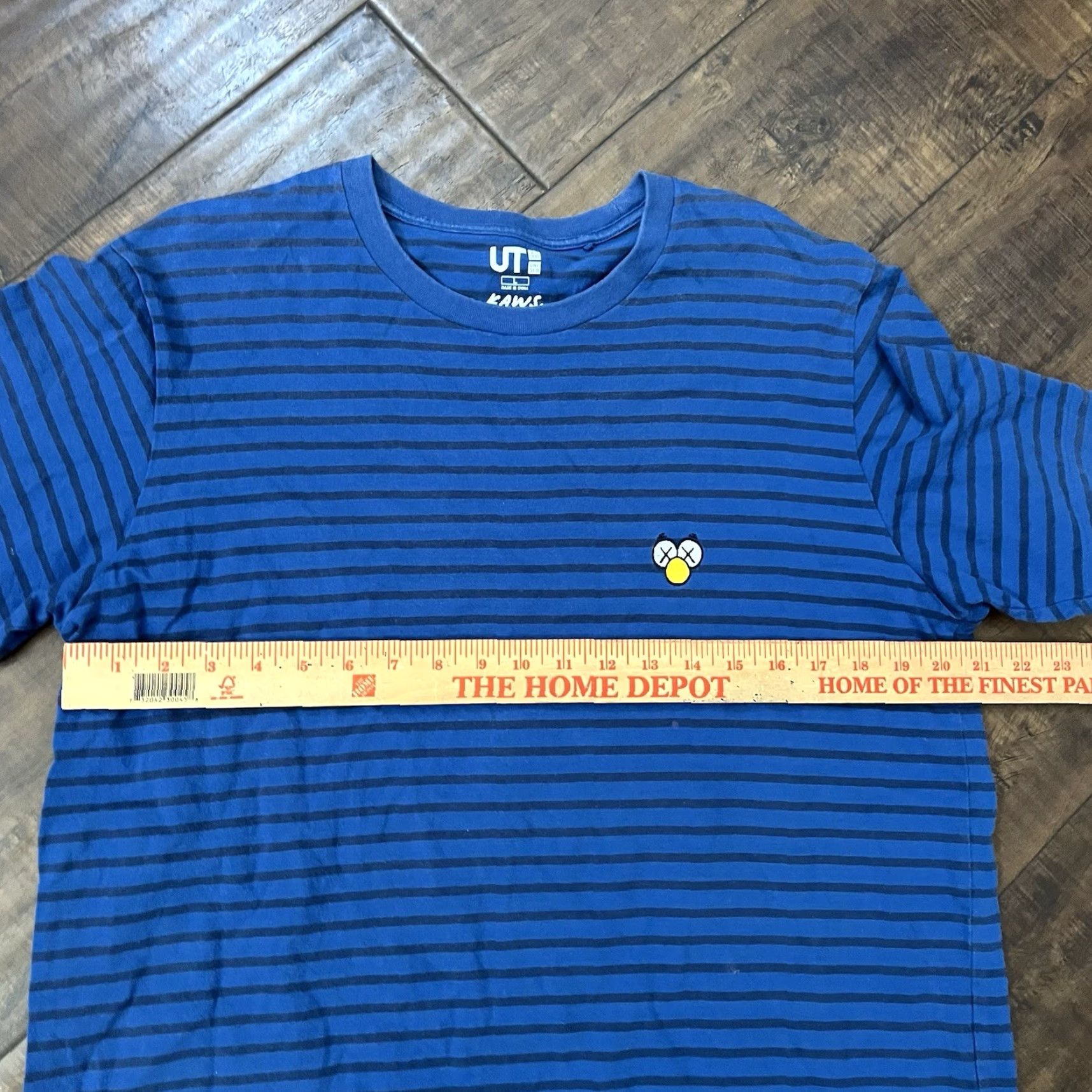 Kaws KAWS x Uniqlo Sesame Street T-Shirt Mens Large Short Sleeve Cotton Blue Embroidered Cookie Monster Graphic Size US L / EU 52-54 / 3 - 5 Thumbnail