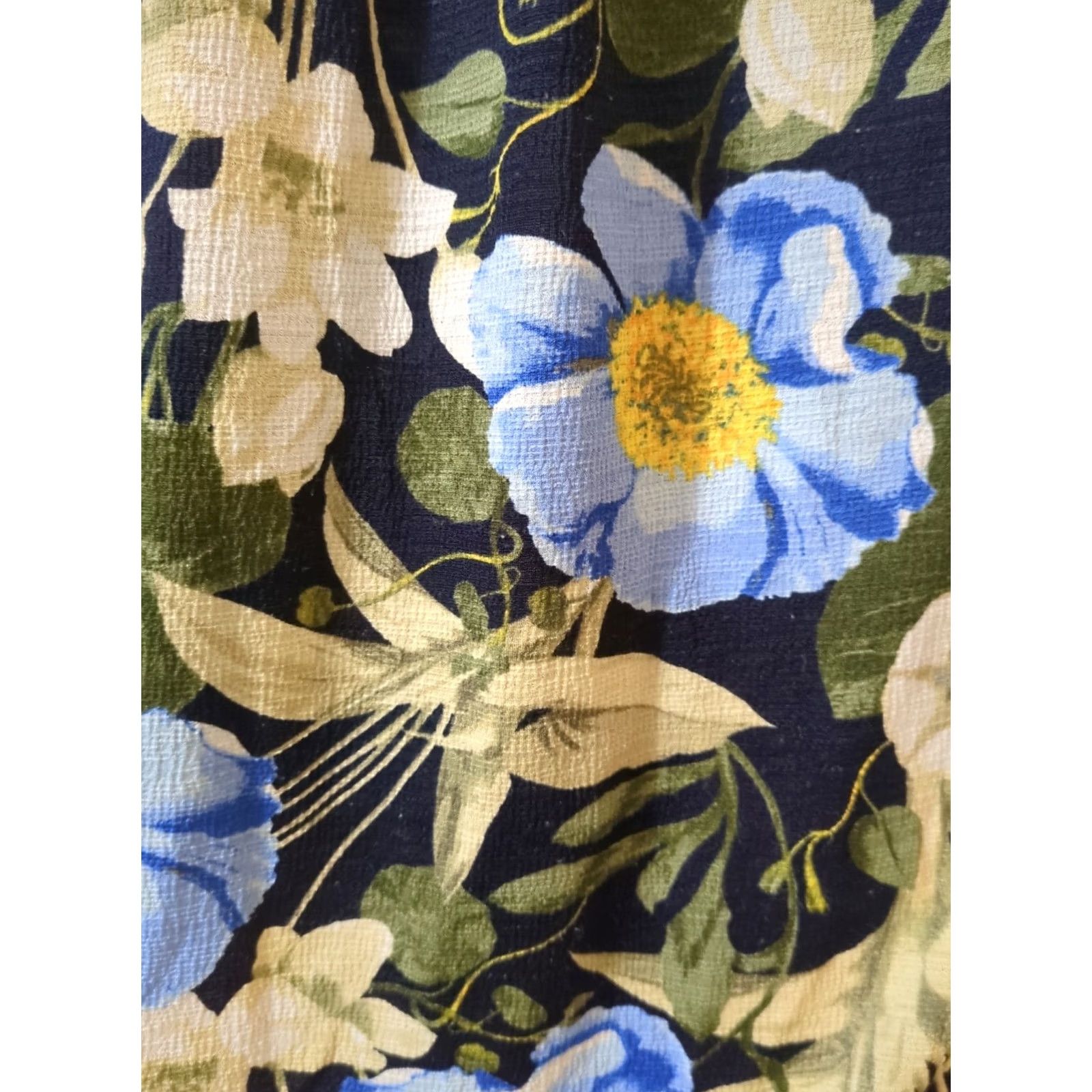 Vintage New York and Company Womens Blouse M Floral Blue Short Sleeve Polyester Top Blouse Female Flower Lightweight Size M / US 6-8 / IT 42-44 - 4 Thumbnail