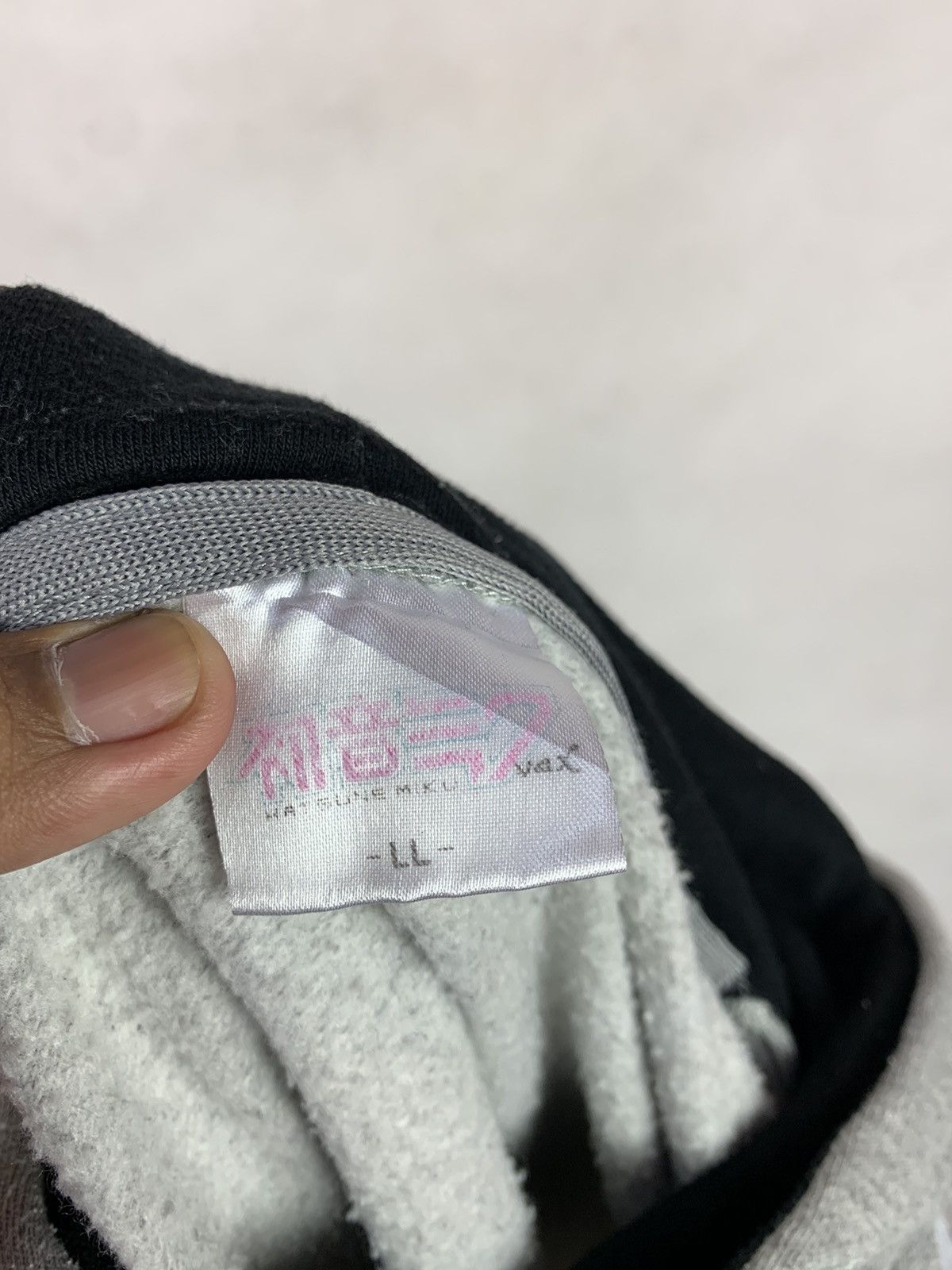 Anime Steals! Hatsune Miku Japanese Artist Anime Hoodie Sweater Size US L / EU 52-54 / 3 - 6 Thumbnail