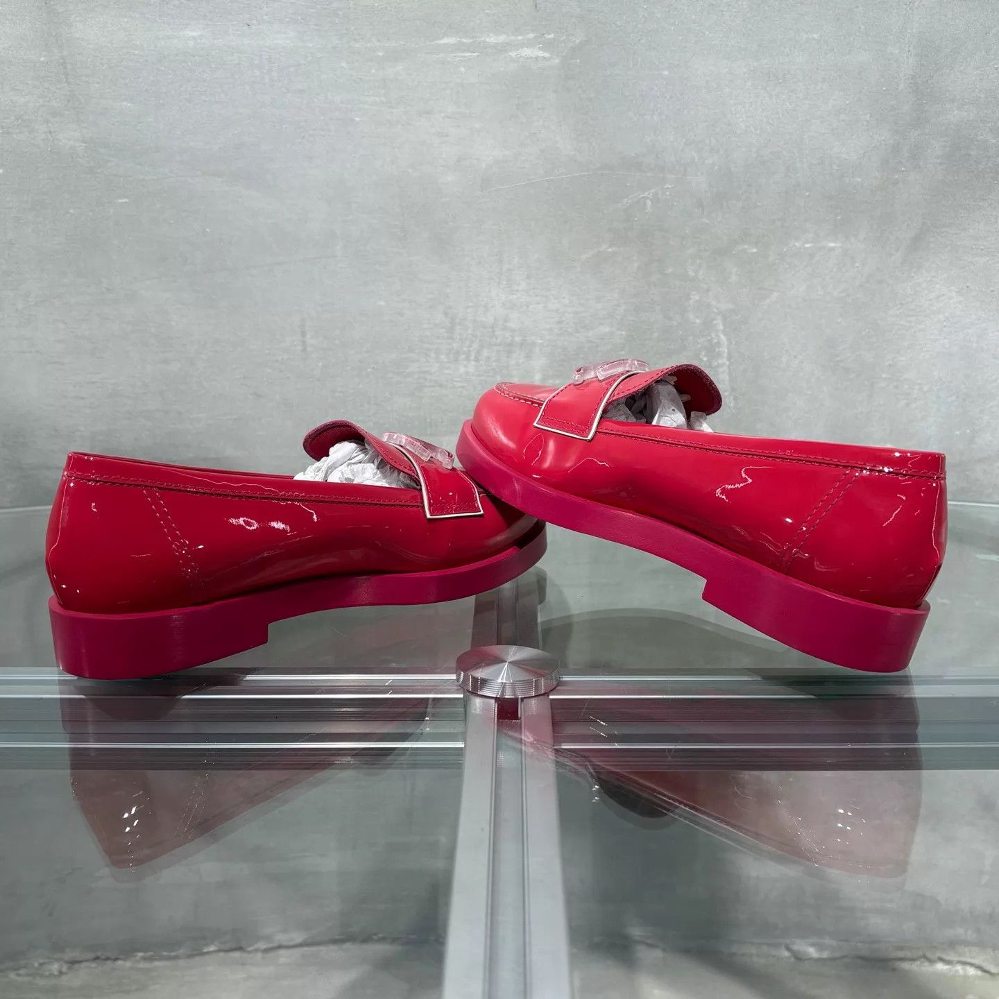 Chanel Chanel Patent Leather Fuchsia Loafer 35.5 Size US 5 / IT 35 - 5 Thumbnail