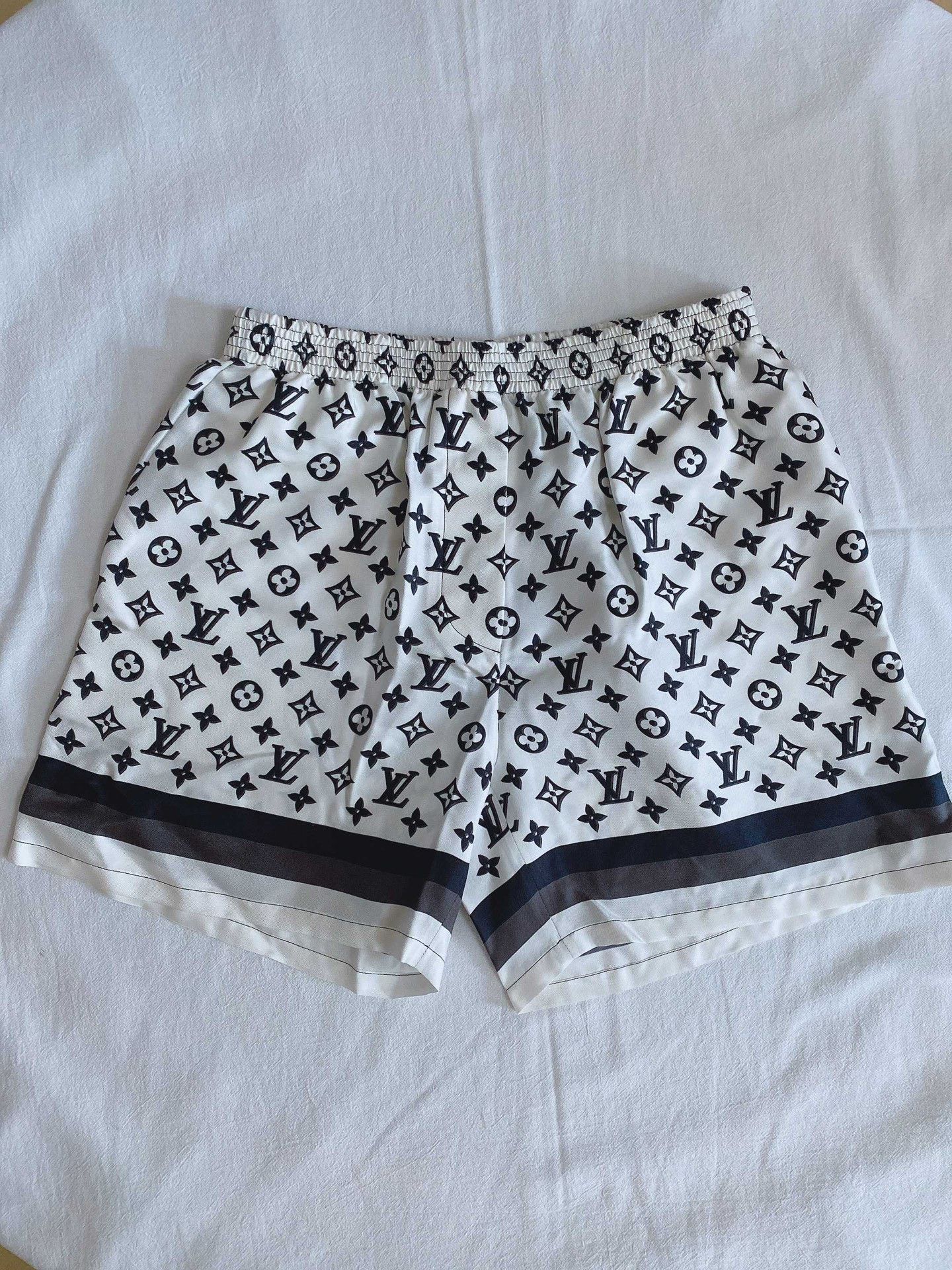 Louis Vuitton LV Monogram Silk Logo Shorts Size US 36 / EU 52 - 1 Thumbnail