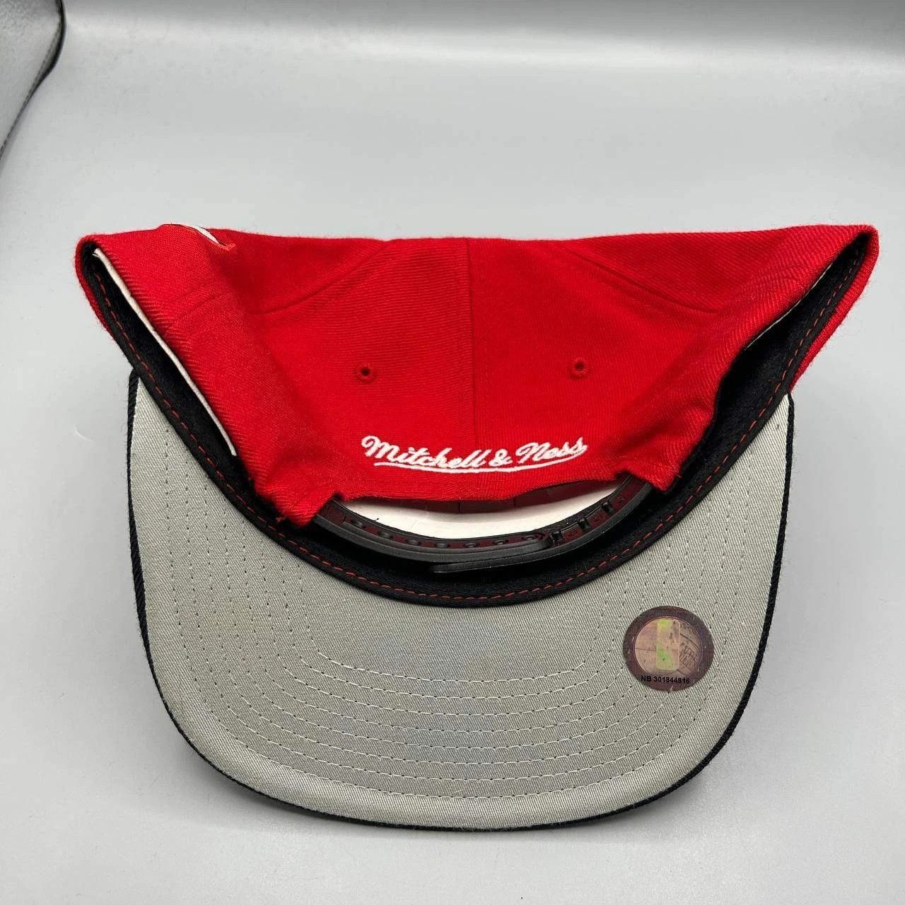 Mitchell & Ness Chicago Bulls Hat Men Red Black NBA Snap Back Cap Wool Size ONE SIZE - 7 Thumbnail