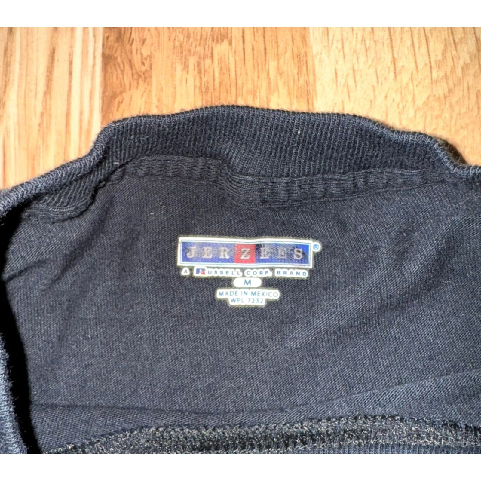 Vintage VINTAGE Philadelphia Phillies World Series Champions Parking Lot LS Shirt Adult Medium Black 2000s Size US M / EU 48-50 / 2 - 2 Thumbnail