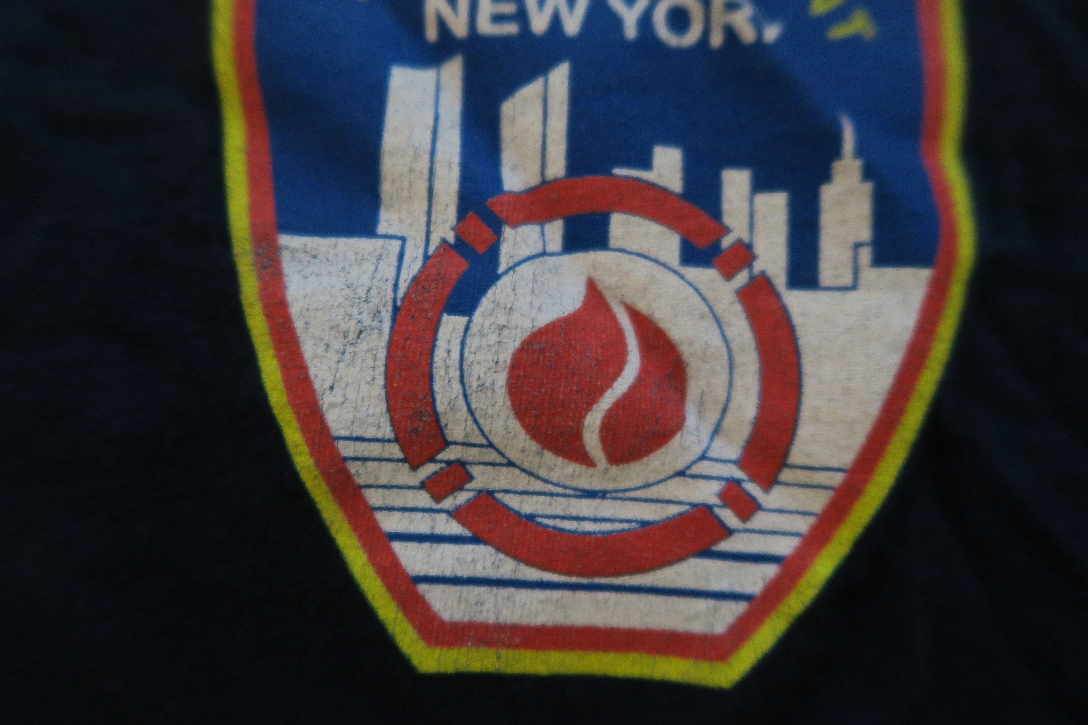 Vintage VTG 2006 Official FDNY T-Shirt Mens Large New York Fire Dept Size US L / EU 52-54 / 3 - 4 Thumbnail