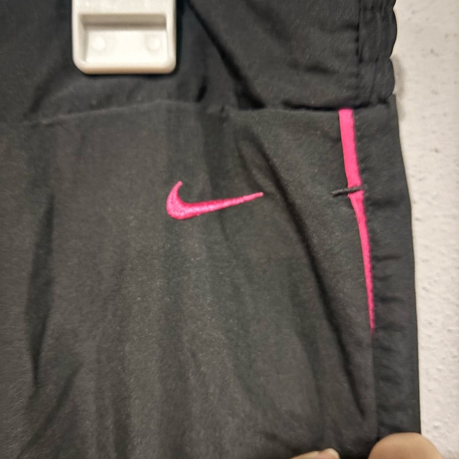 Nike Nike Black Women’s Athletic Pants - Size Medium Size 28" / US 6 / IT 42 - 2 Thumbnail