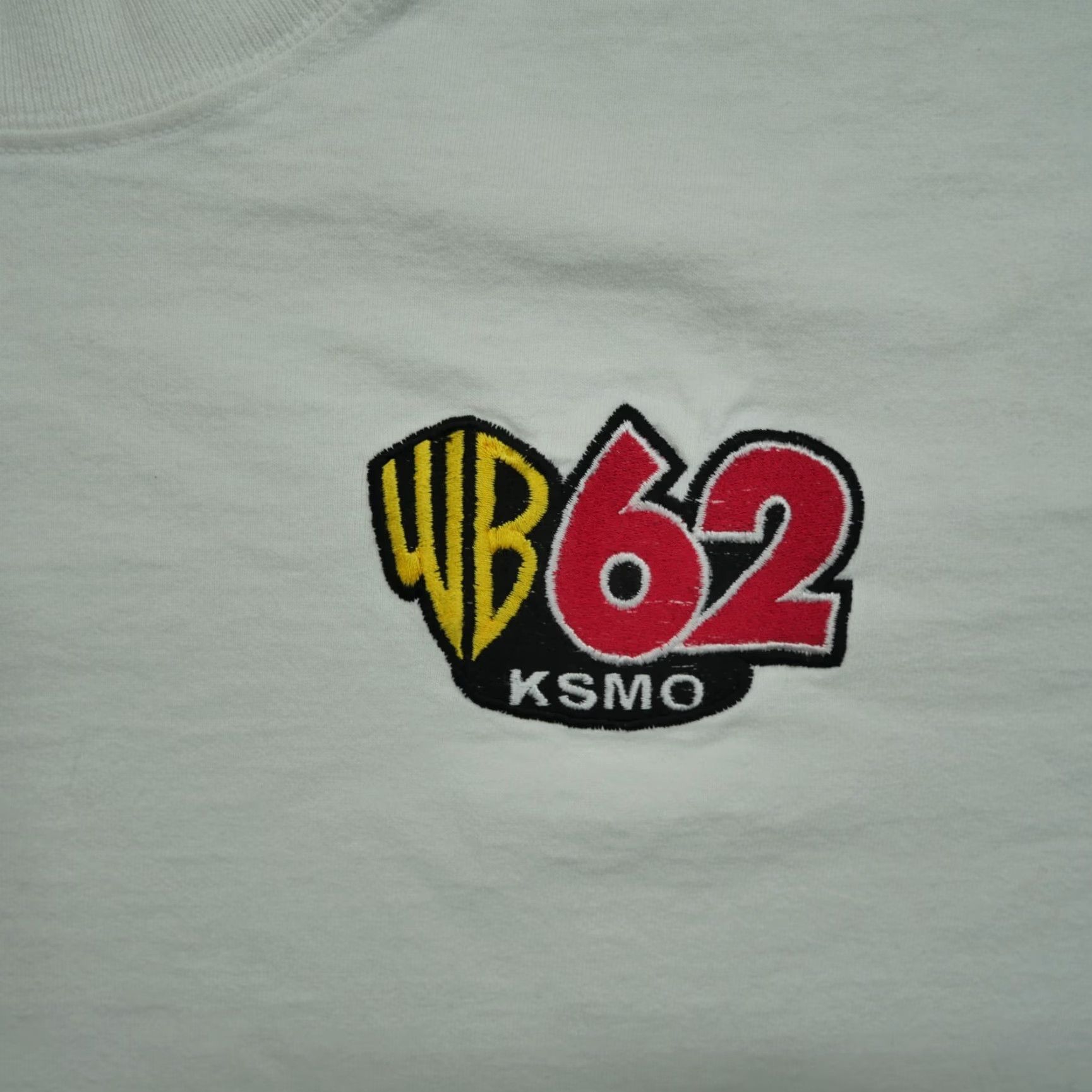 Vintage VINTAGE Warner Brothers T Shirt Adult Large White Kansas City Missouri Local 90s Graphic Print Mens Shirts 90s Voyage Size US L / EU 52-54 / 3 - 2 Thumbnail