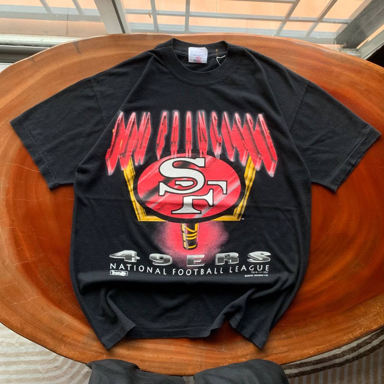 NFL Vintage 1993 San Francisco 49ers By Magic Johnson Tshirts Size US L / EU 52-54 / 3 - 1 Thumbnail