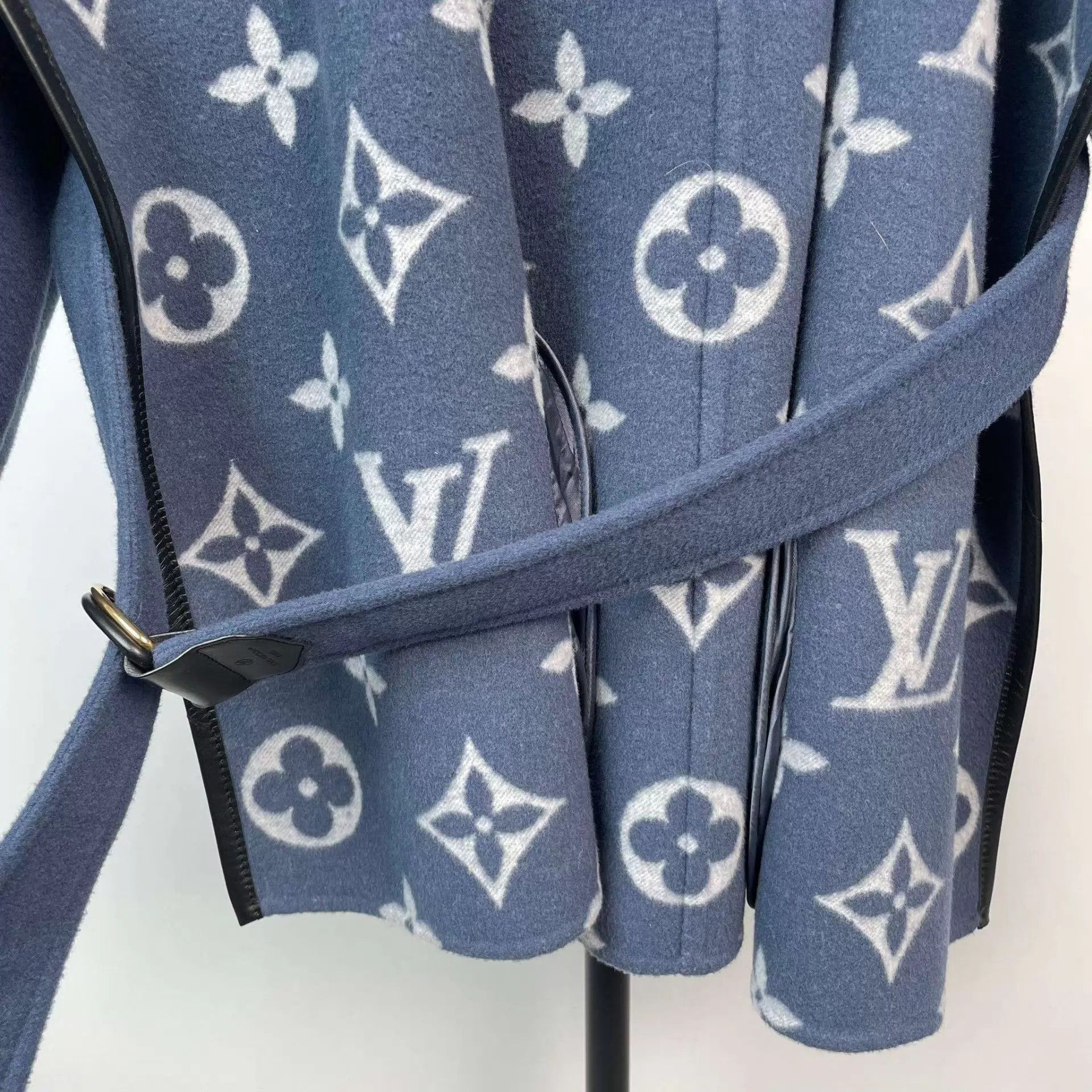 Louis Vuitton LV Wool Hooded Blue Jacket Size XS / US 0-2 / IT 36-38 - 9 Thumbnail
