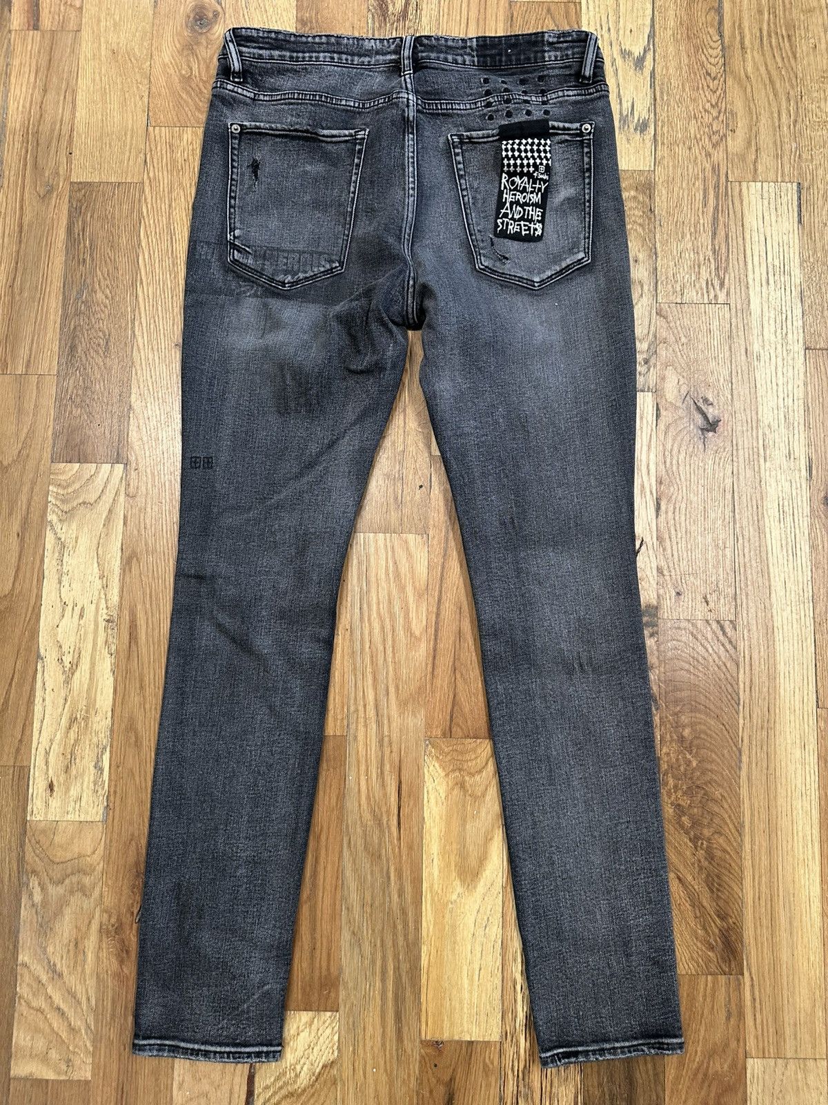 Ksubi Ksubi Knee Rip Logos Faded Black Denim Jeans Size 36 Size US 36 / EU 52 - 2 Thumbnail