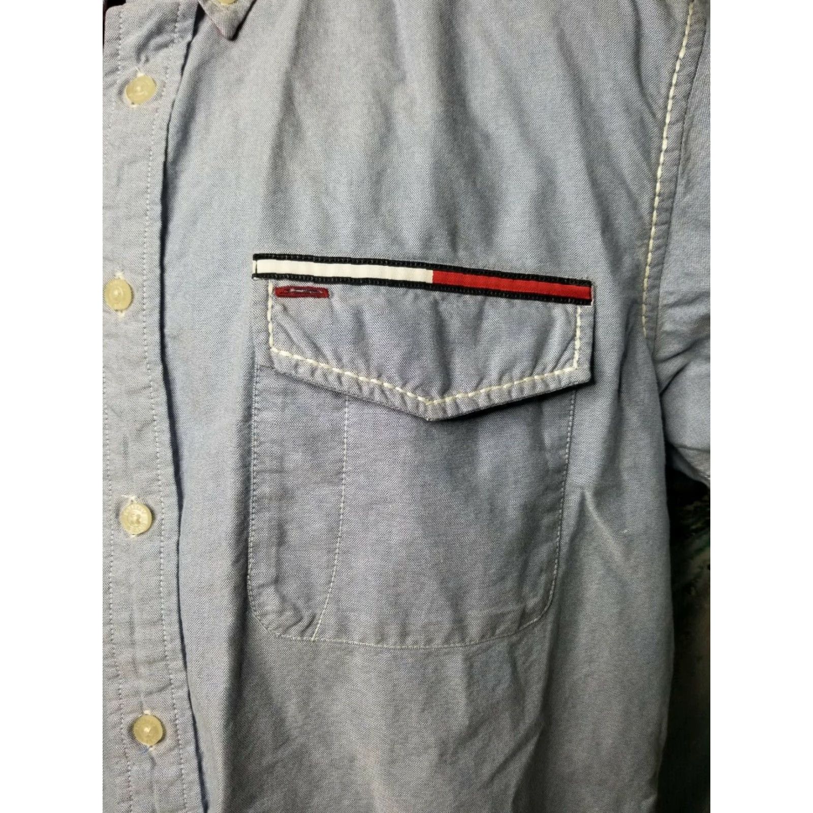 Tommy Hilfiger VINTAGE Tommy Hilfiger Denim Button-Down Shirt Mens L Logo Embroidered Flag 100% Cotton Blue Denim Size US L / EU 52-54 / 3 - 5 Thumbnail