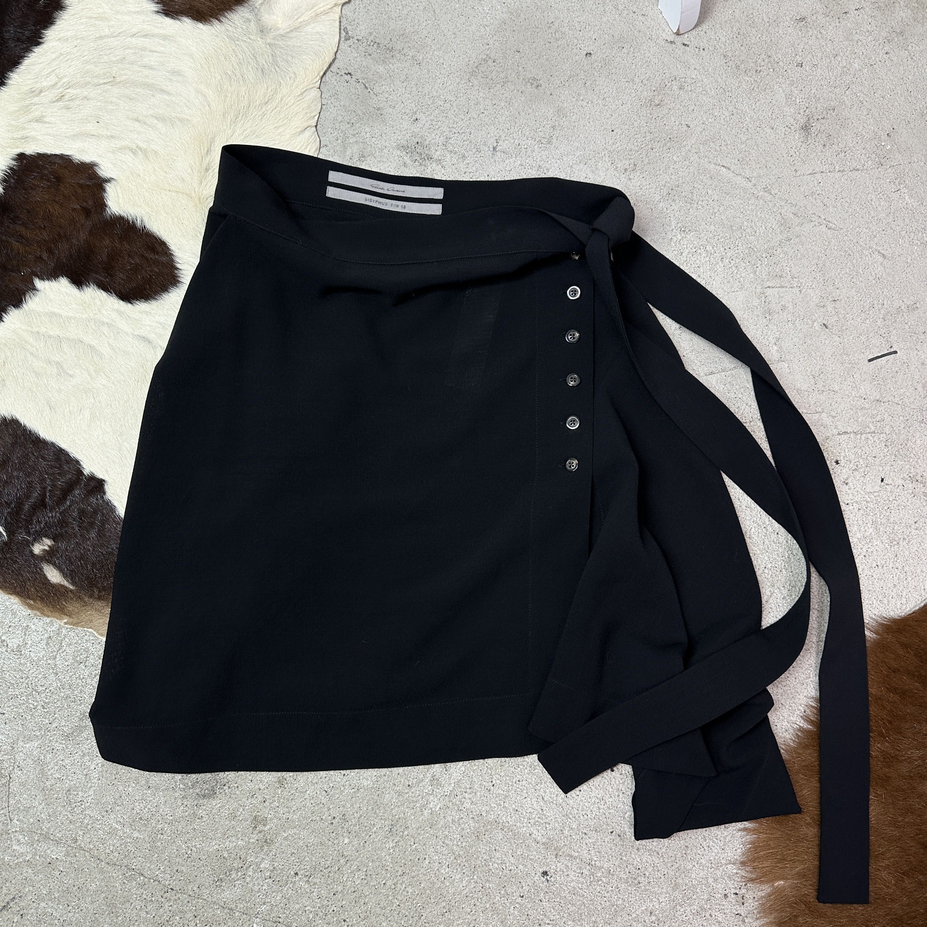 Rick Owens Vintage Grunge Assymetrical Rick Owens FW18 Sisyphus Top Y2K Size 25" / US 0 / IT 36 - 2 Thumbnail