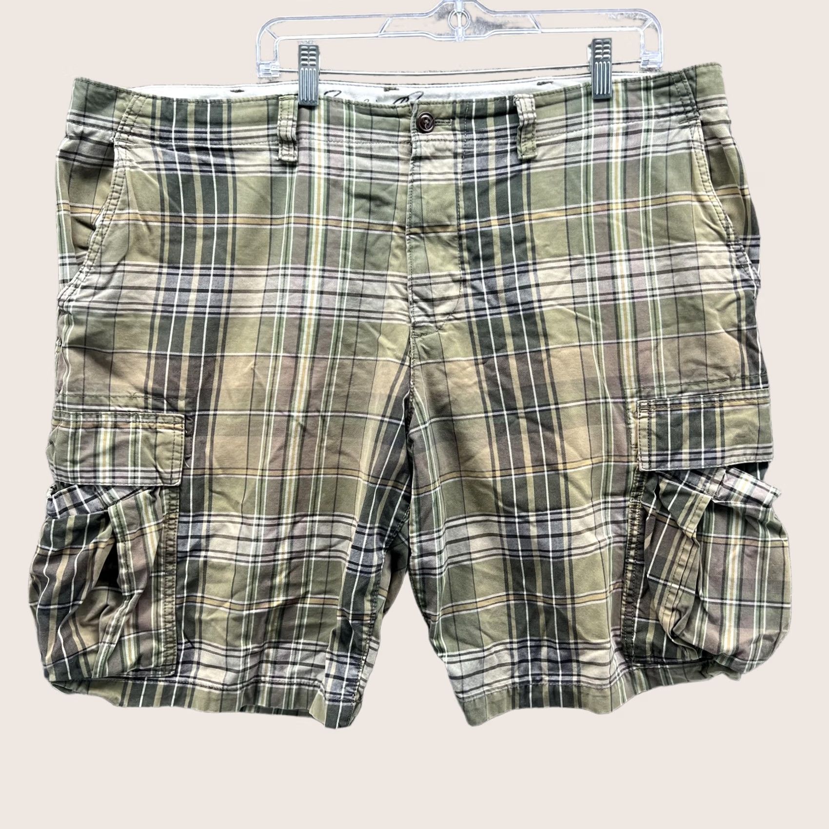 Eddie Bauer Eddie Bauer Cargo Shorts Mens 42 Green Plaid Cotton 11 Inseam Casual Pockets Size US 42 / EU 58 - 1 Thumbnail