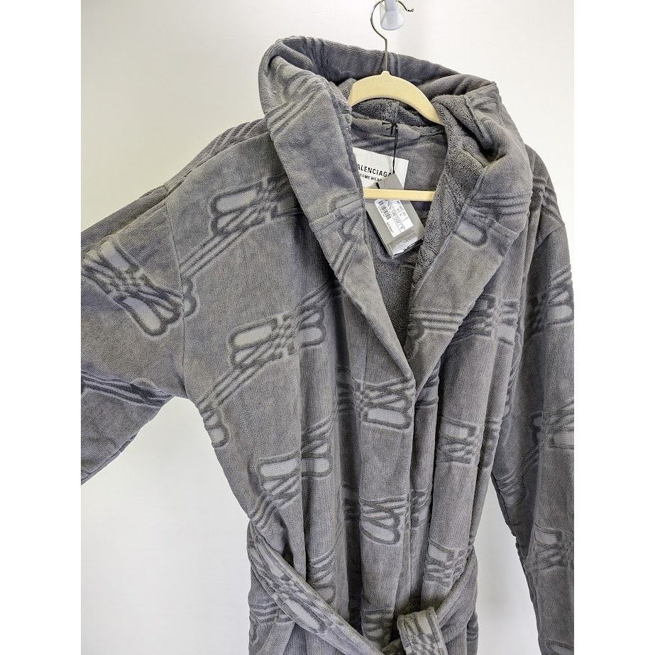 o1rshd1 Monogram Gown in Gray