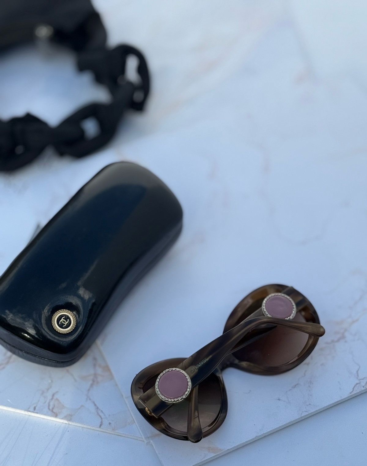 Chanel Chanel vintage sunglasses 5193-B Limited Collection Bouton Size ONE SIZE - 1 Thumbnail