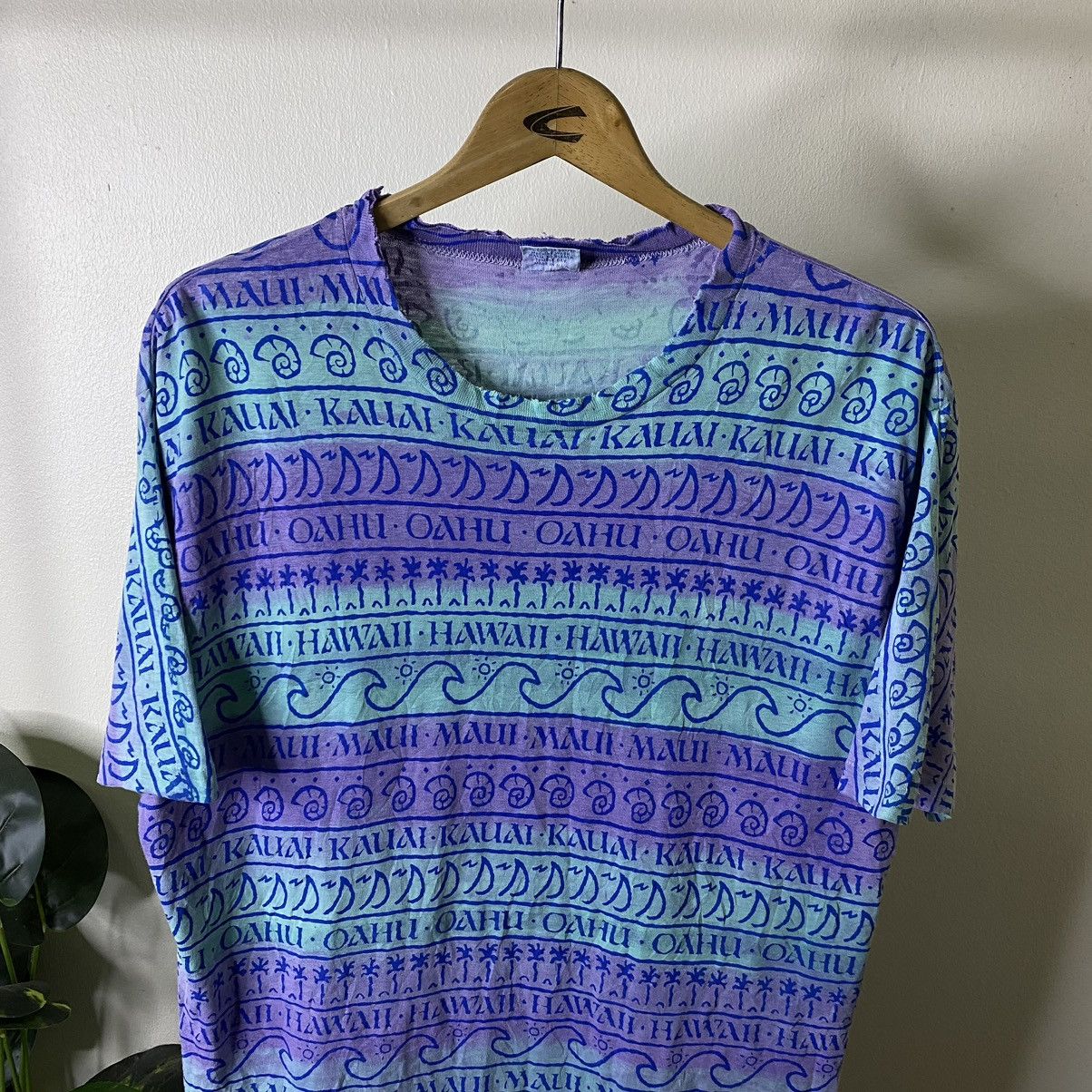 Vintage Vintage 1980s Crazy Shirt Hawaii Oahu Surf AOP Tee Surfing Size US L / EU 52-54 / 3 - 2 Thumbnail