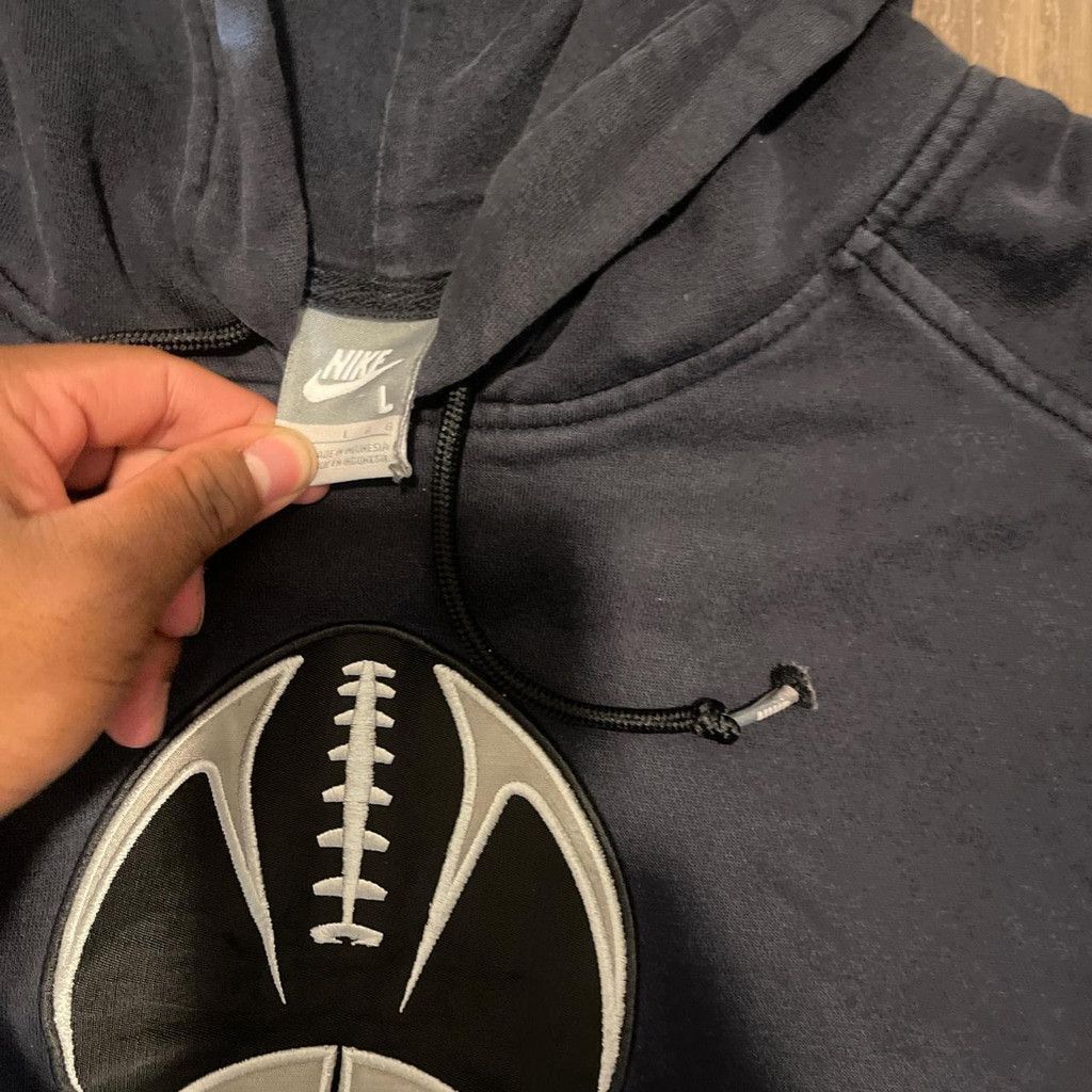 Nike Y2K vintage Nike football hoodie size L Size US L / EU 52-54 / 3 - 4 Thumbnail
