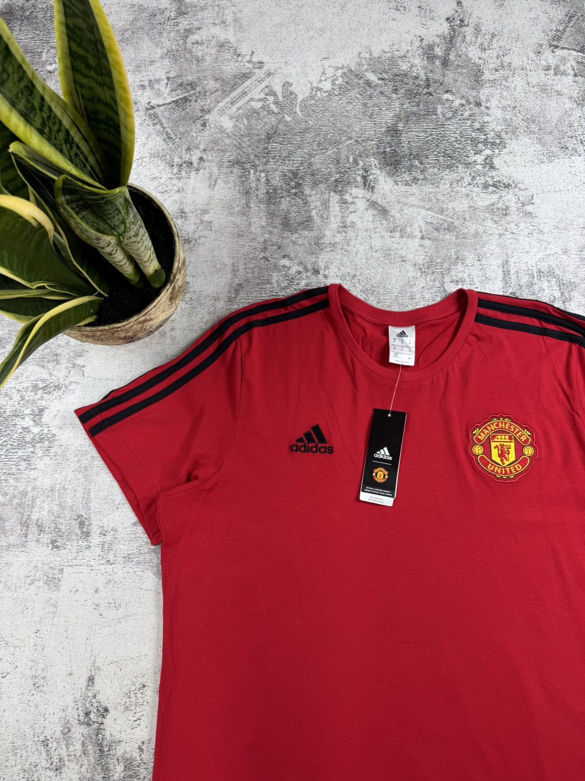 Adidas NEW Manchester United Training 2018 2019 Adidas Red Soccer Football Shirt Jersey Size US XL / EU 56 / 4 - 5 Thumbnail