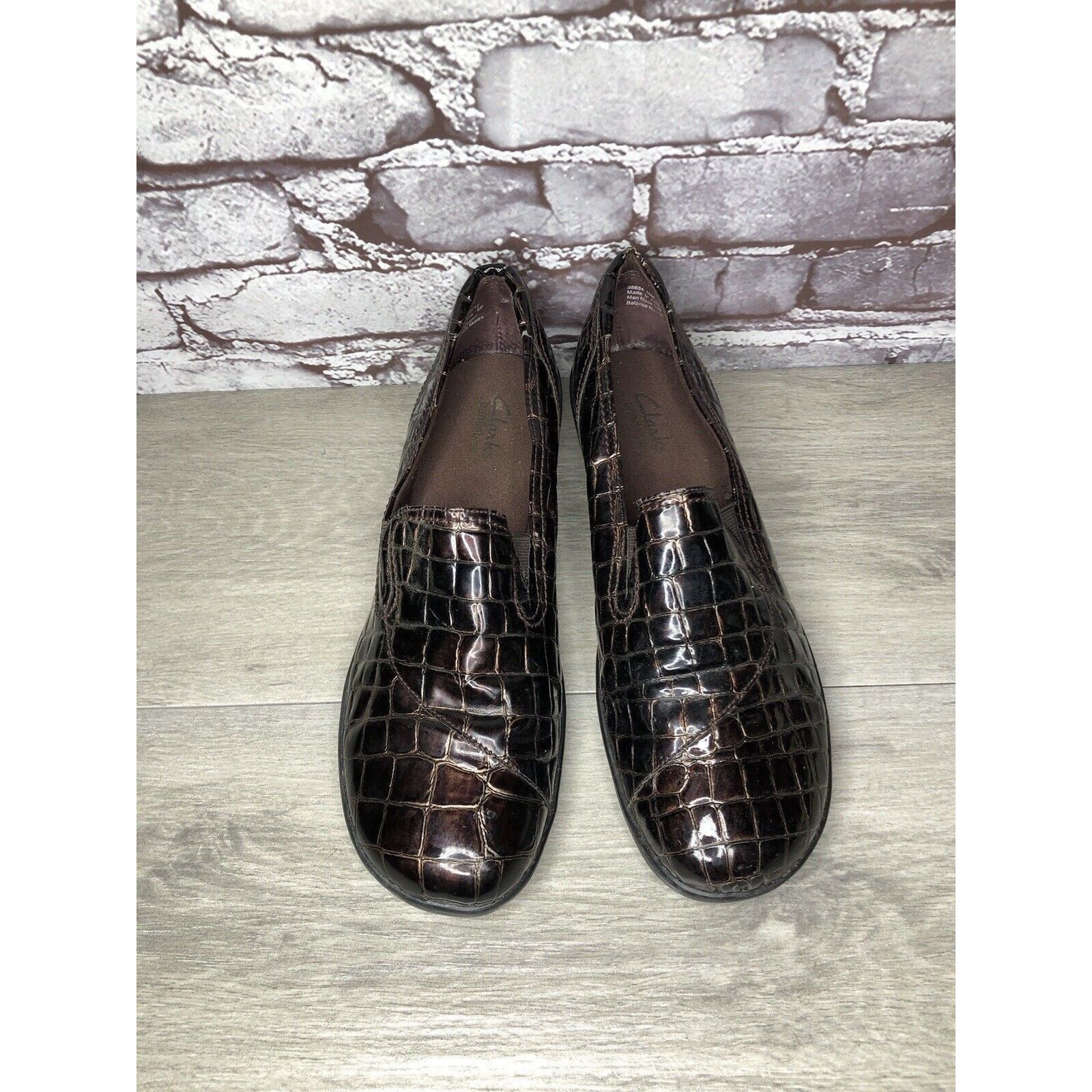 Clarks Clarks Bendables Brown Patent Leather Croc Embossed Clogs Wo Size US 12 / IT 42 - 2 Thumbnail