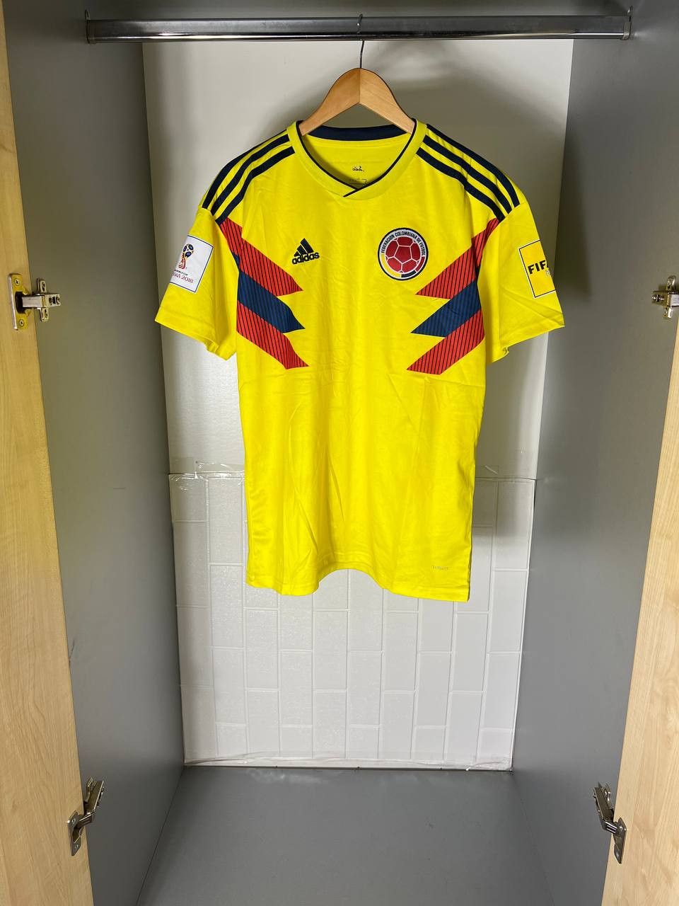 Vintage VERY RARE ADIDAS COLOMBIA SOCCER JERSEY RETRO BLOKE Y2K 90s Size US M / EU 48-50 / 2 - 1 Thumbnail