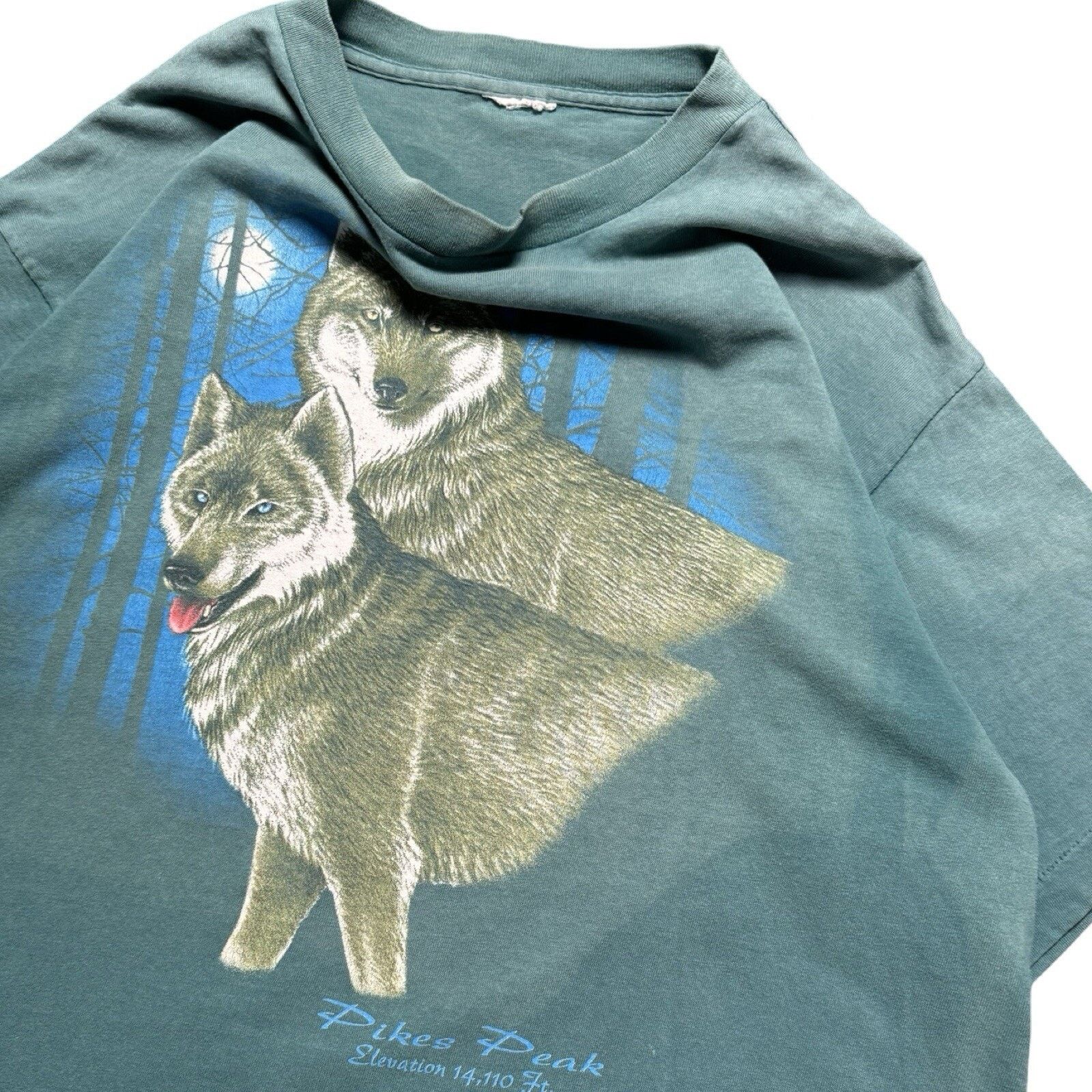 Vintage Vintage 90s Pikes Peak Faded Green Wolf Graphic T Shirt L Size US L / EU 52-54 / 3 - 3 Thumbnail