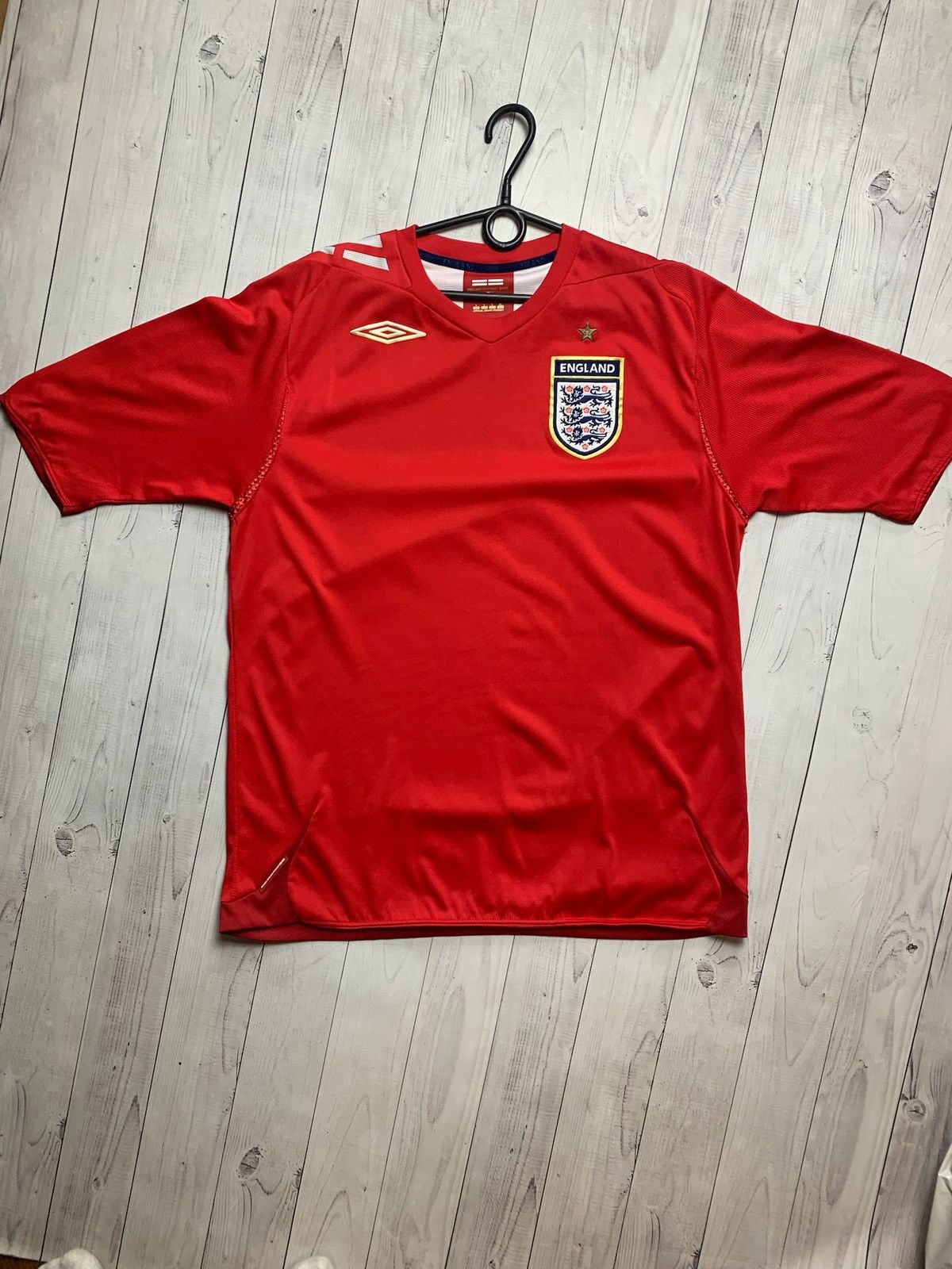 Umbro × Vintage Vintage Umbro England soccer jersey size L logo red Size US L / EU 52-54 / 3 - 1 Thumbnail