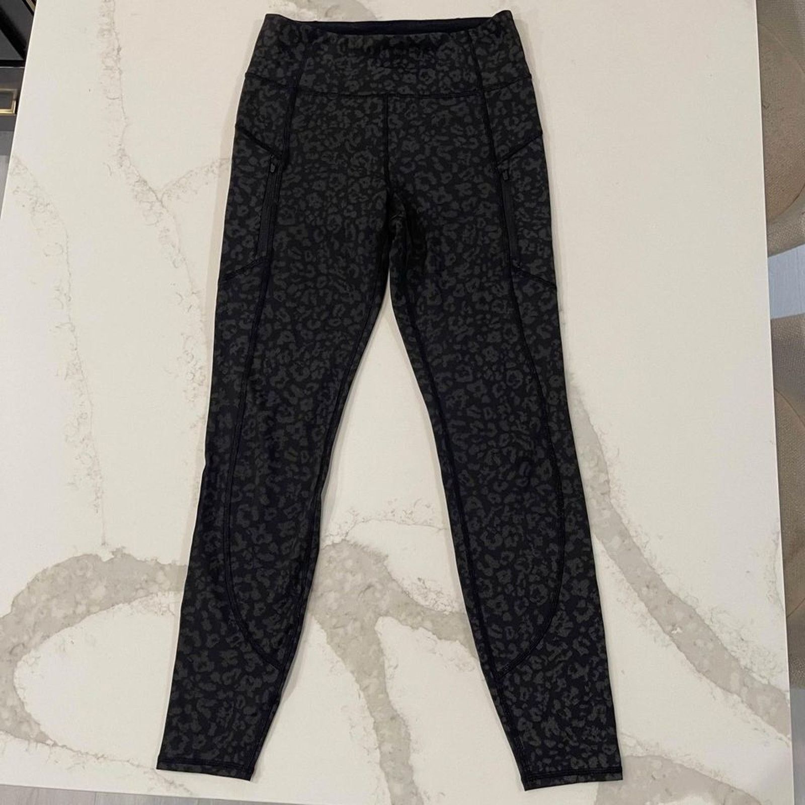 Athleta Athleta Rainier Reflective Leopard Tight Legging Women Small Size 27" / US 4 / IT 40 - 1 Thumbnail