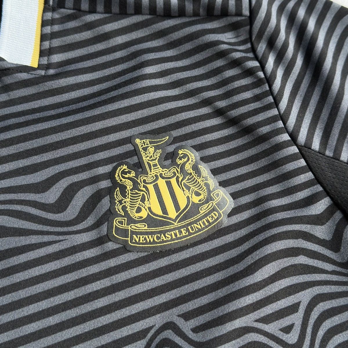 Castore Newcastle United FC 2021/22 Third Soccer Jersey Football Size US XL / EU 56 / 4 - 5 Thumbnail