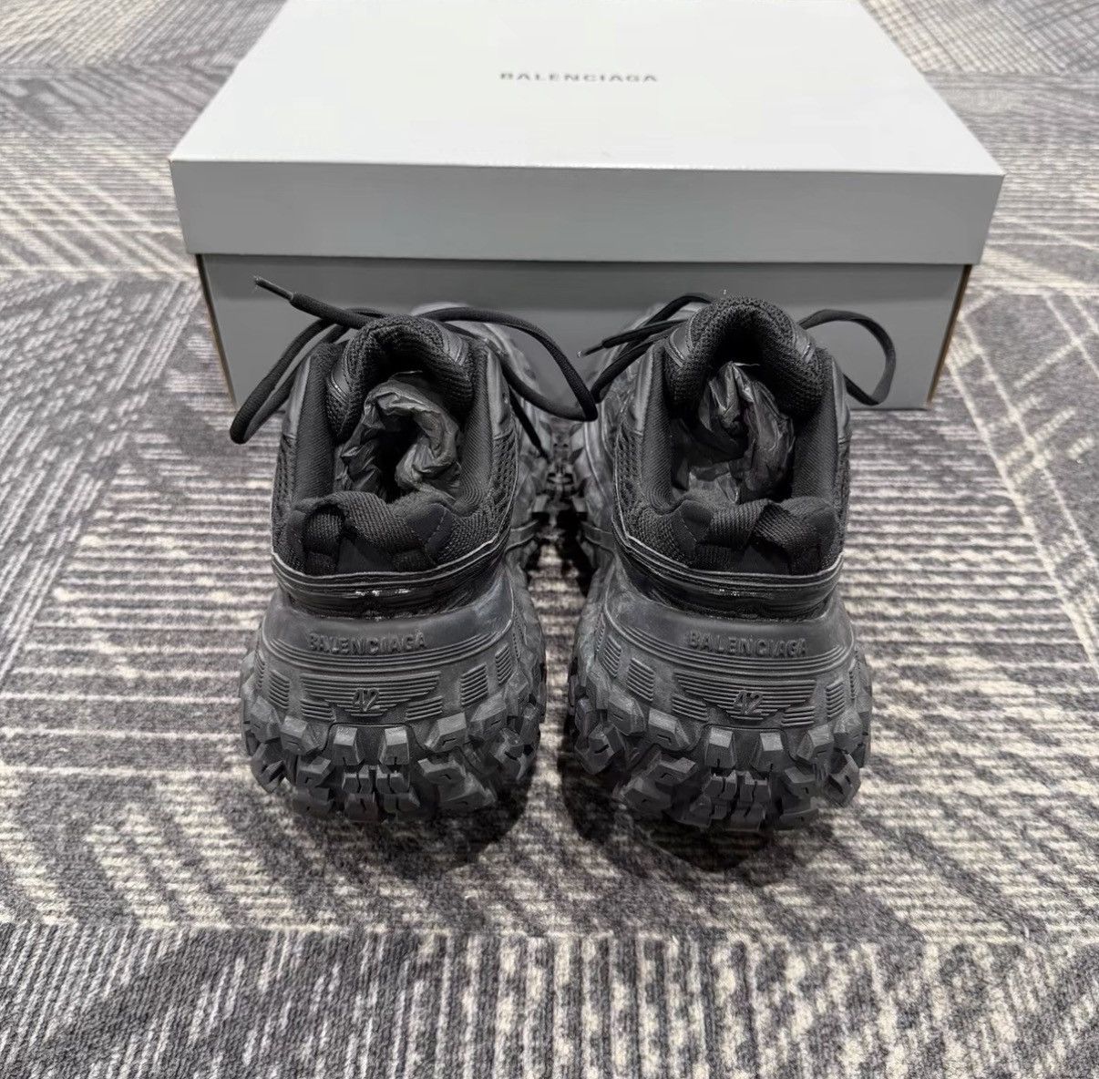 Balenciaga Balenciaga Bouncer Vintage Distressed Sneakers J42 Size US 8.5 / EU 41-42 - 5 Thumbnail