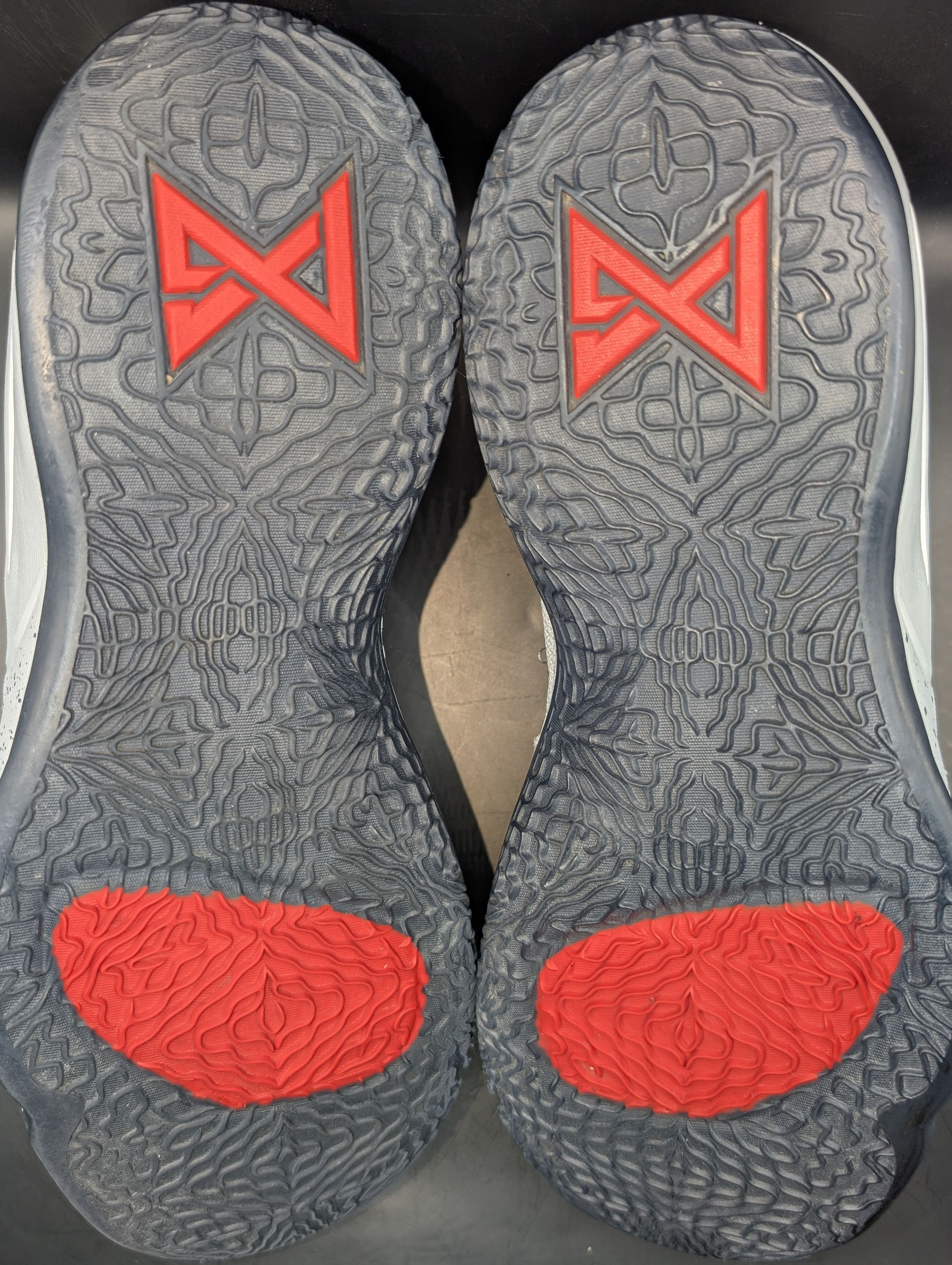 Nike Nike PG 2.5 Promo Sample PE Uconn Huskies Wolf Grey Size US 13 / EU 46 - 5 Thumbnail