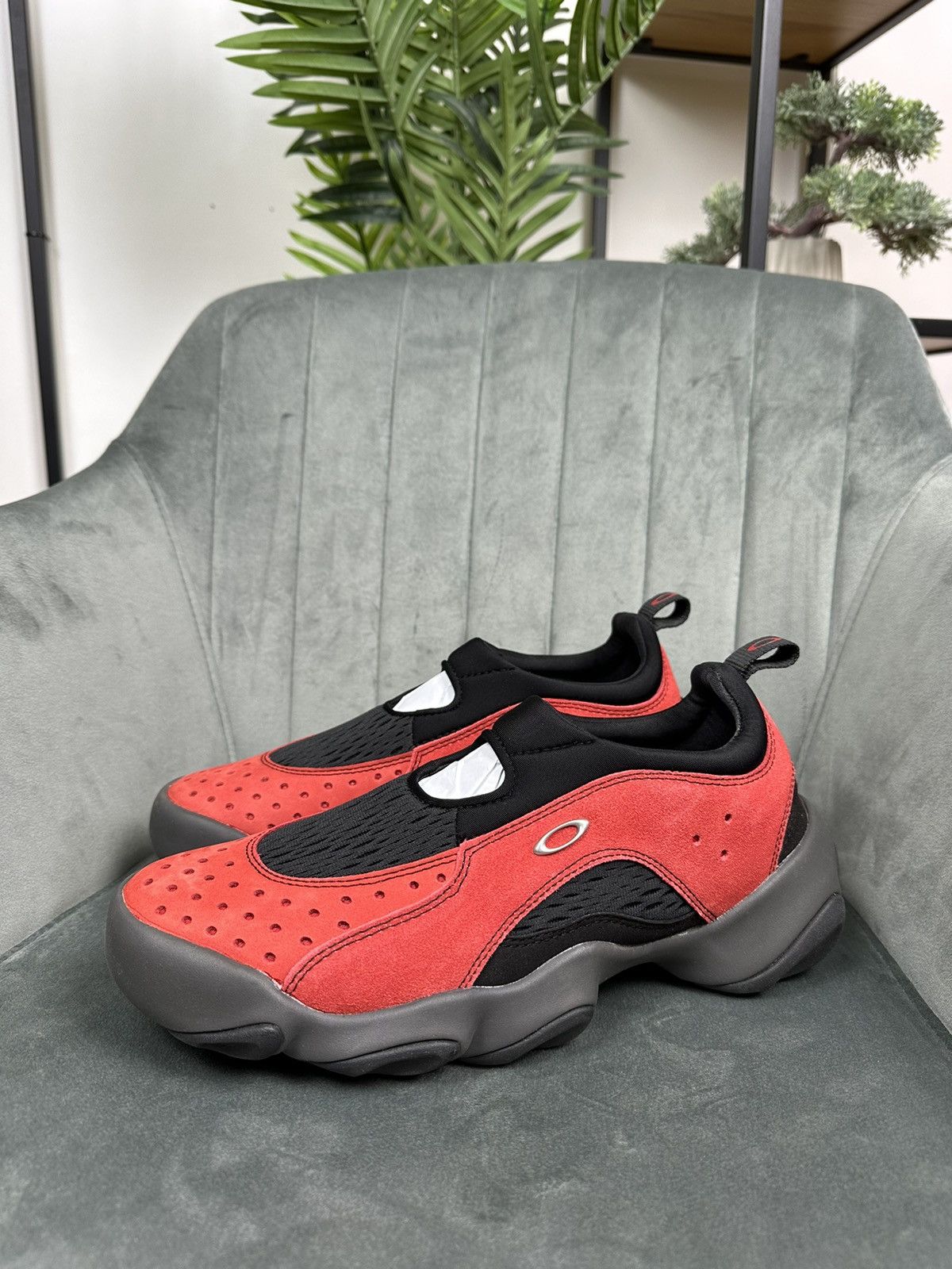 Brain Dead × Oakley NEW Oakley x Brain Dead Factory Team Flesh Sandal Lava/Black Size US 9.5 / EU 42-43 - 2 Thumbnail