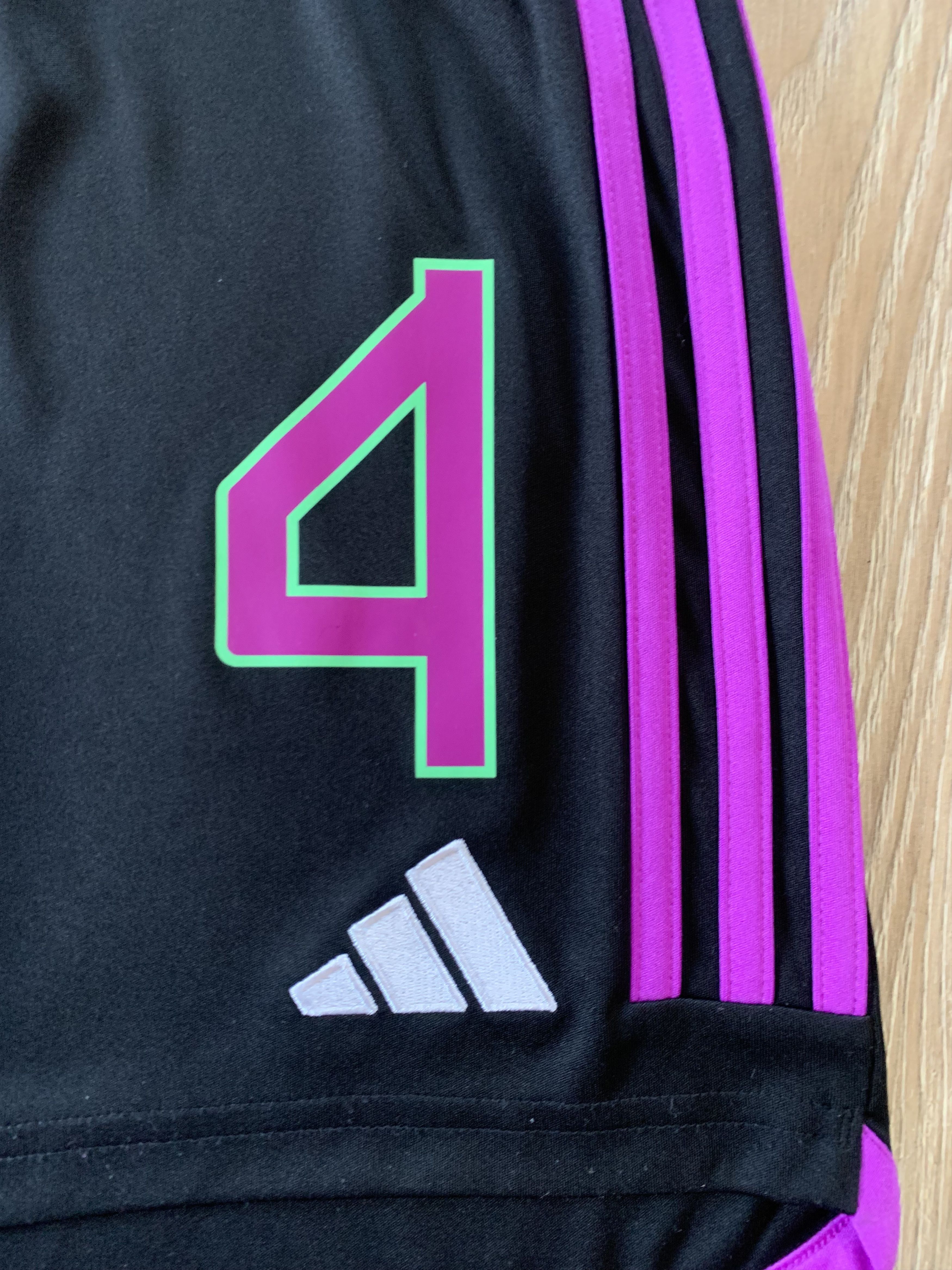 Adidas × Vintage Adidas FC Bayern Munchen Shorts 2023 Size US 30 / EU 46 - 4 Thumbnail