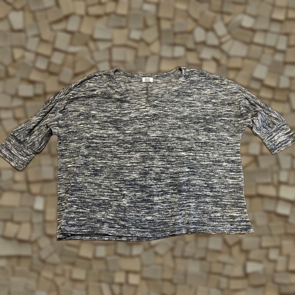 Old Navy Old Navy Shirt Women's XL T-Shirt 3/4 Sleeve V-Neck Gray Blue White Casual Modern Basic Vintage: No Womens XL Size XL / US 12-14 / IT 48-50 - 1 Thumbnail