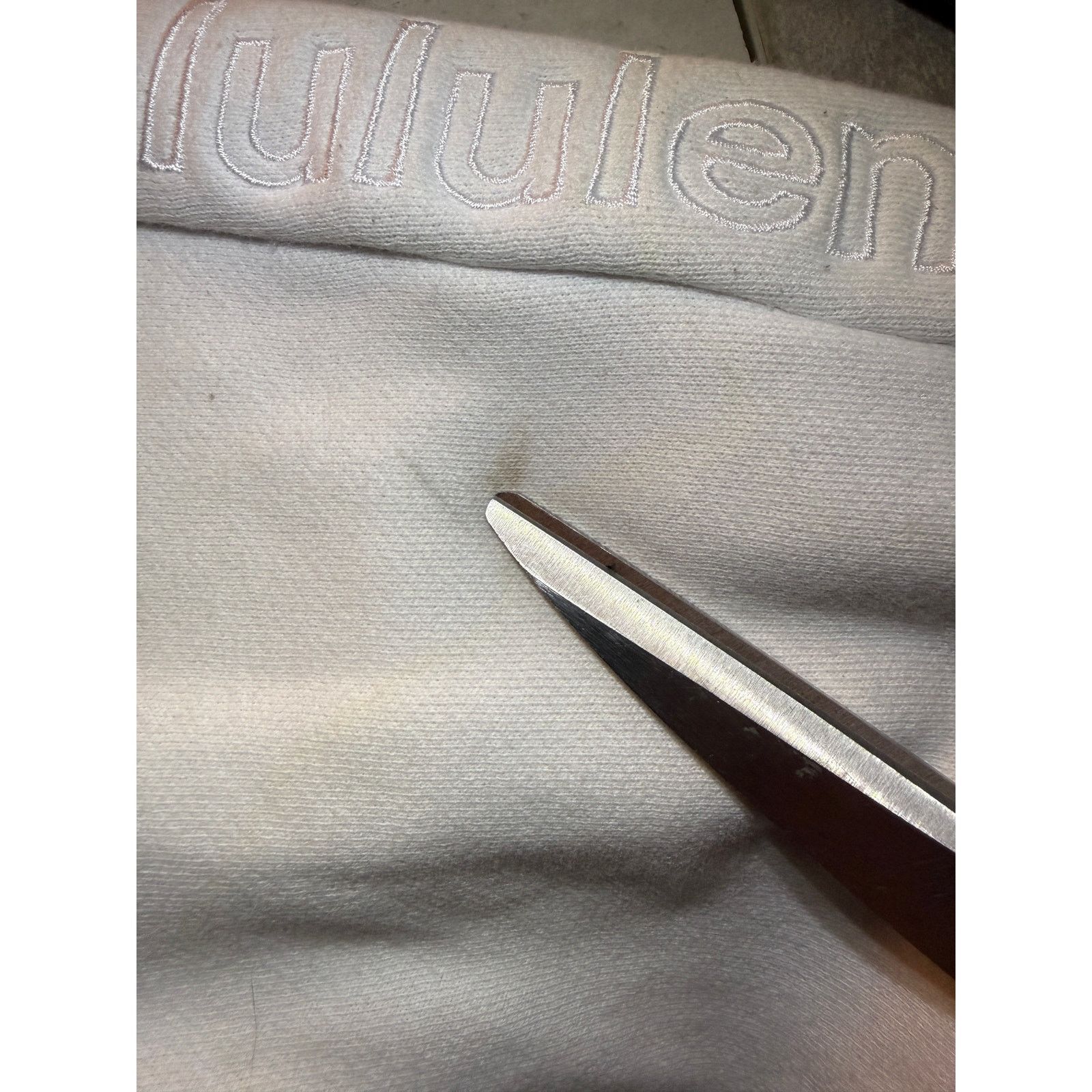Lululemon Lululemon White Joggers Embroidered Logo Drawstring Cuffed Size 34" / US 12 / IT 48 - 5 Thumbnail