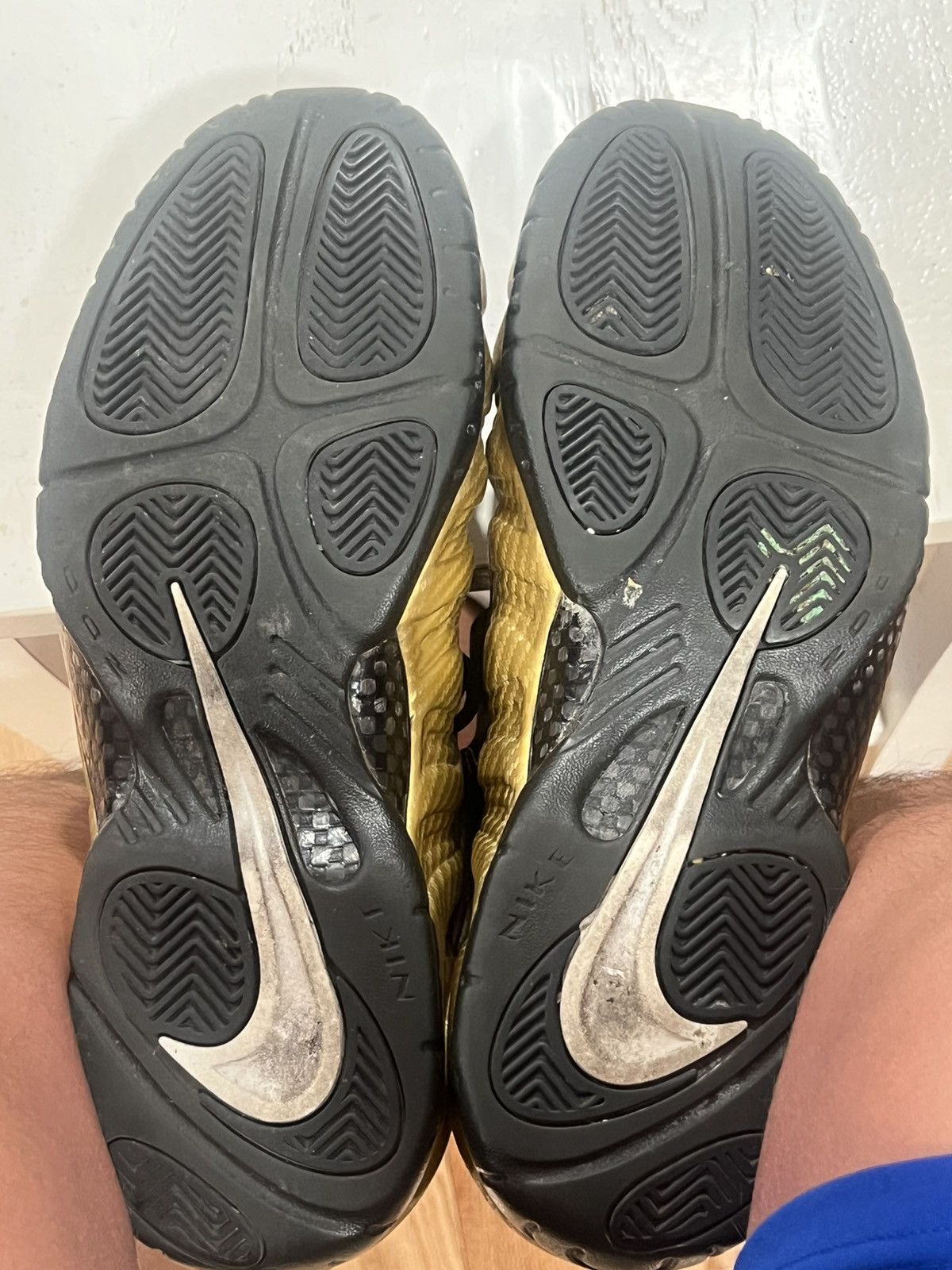 Nike Nike Air Foamposites Pro “Metallic Gold” Size US 11.5 / EU 44-45 - 4 Thumbnail